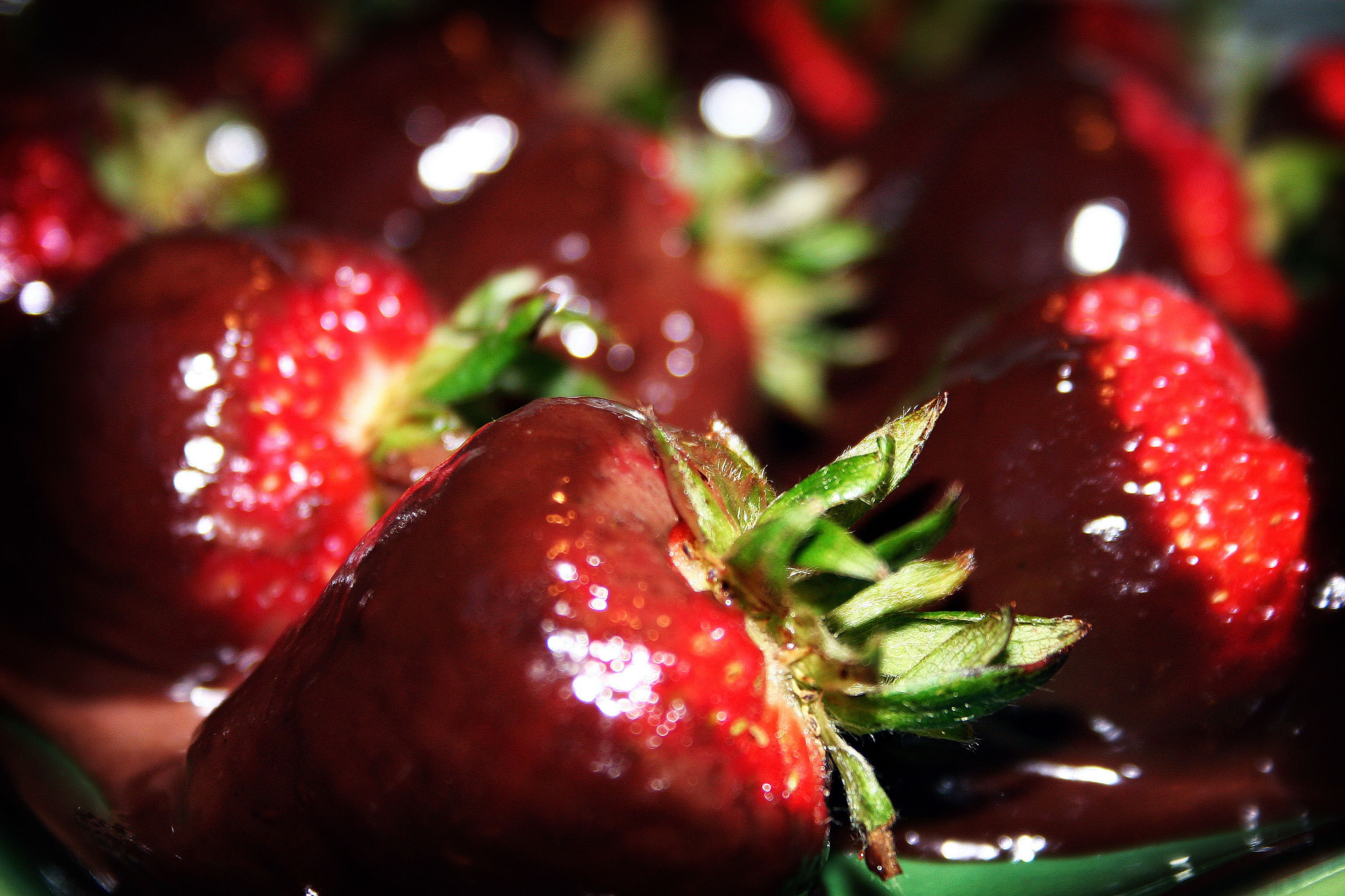 Chocolate Covered Strawberries HD Wallpaper