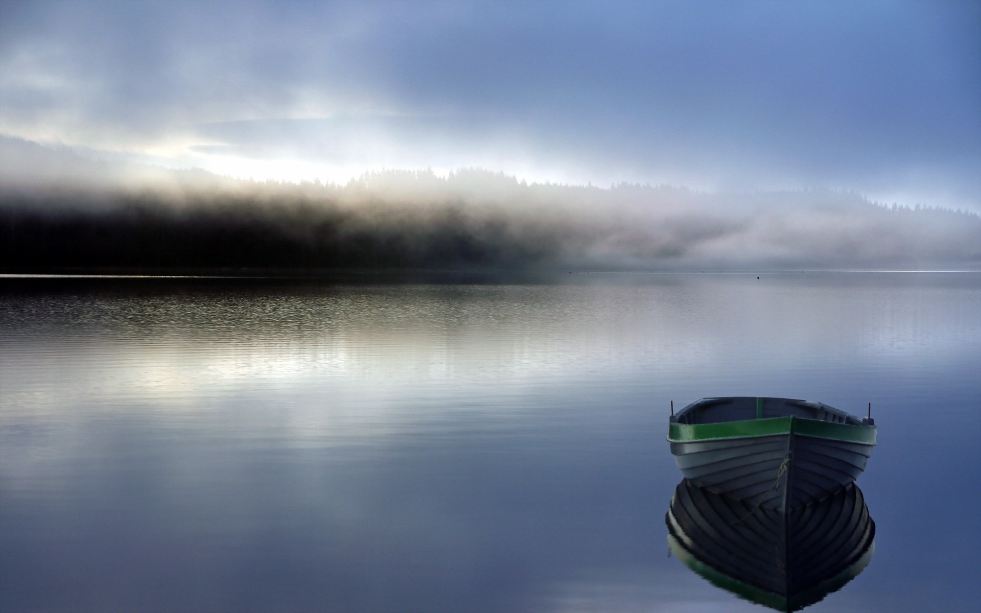 Boat on a foggy lake at sunrise HD Wallpaper