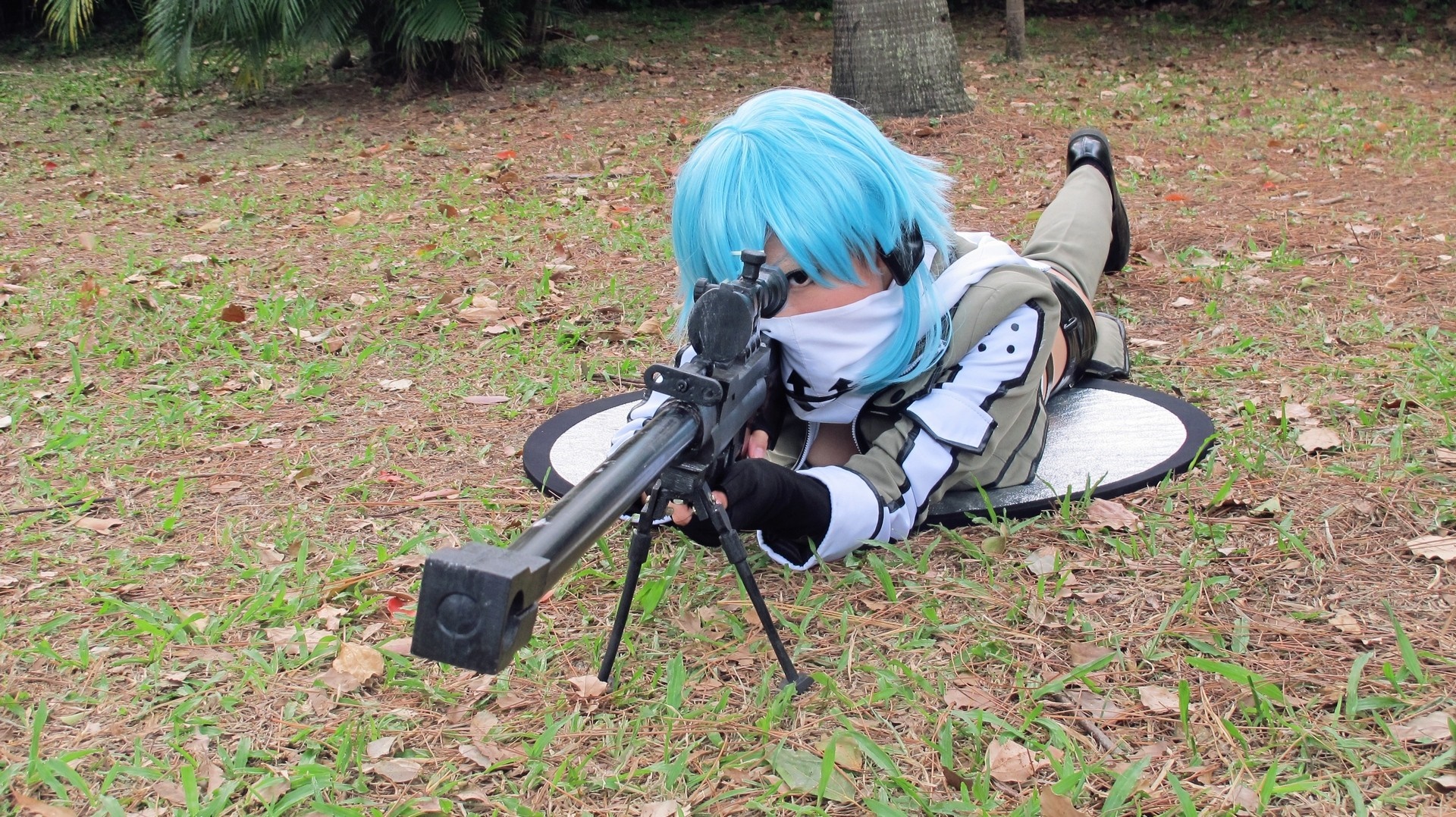 Asada Shino from Sword Art Online cosplay with sniper rifle HD Wallpaper