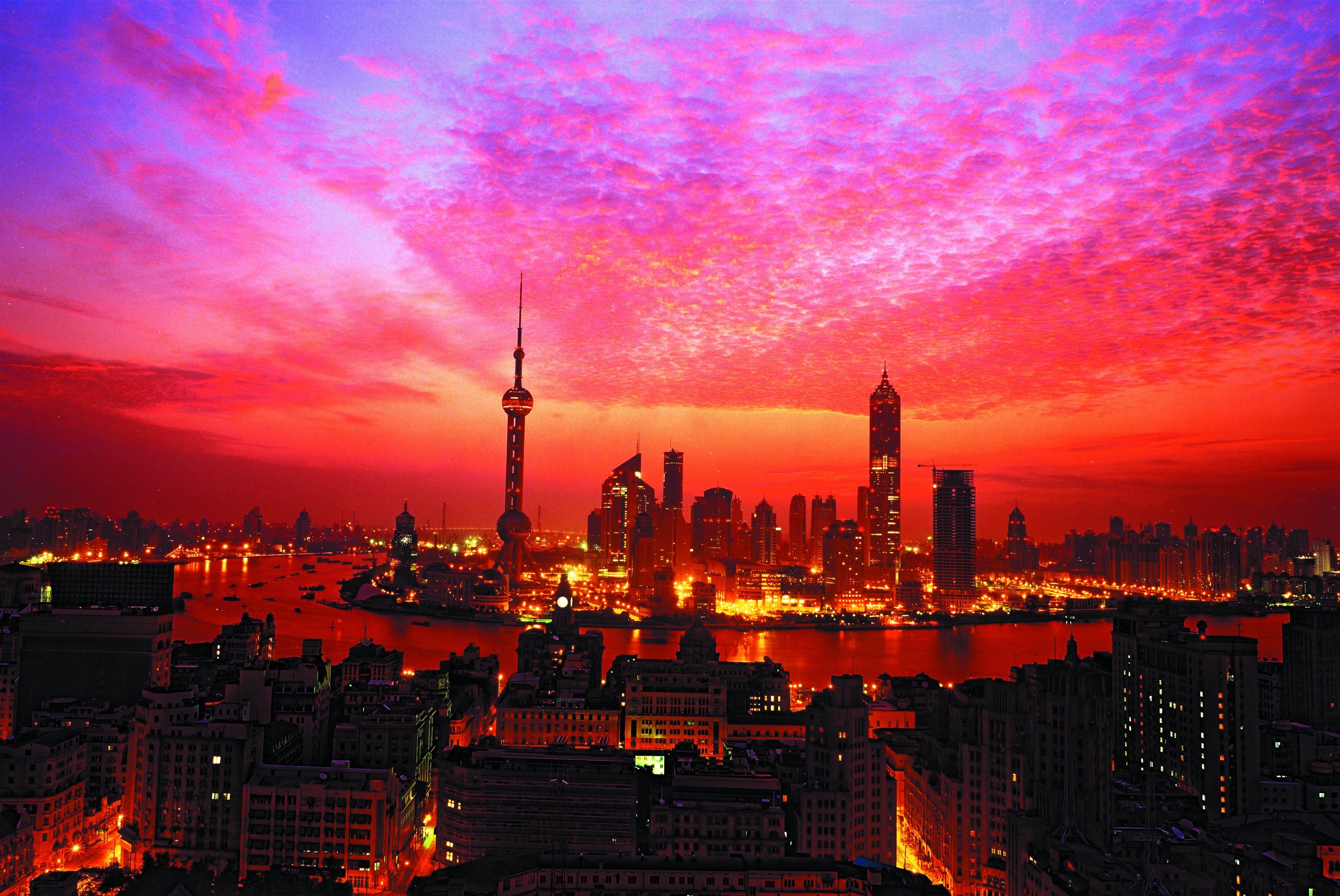 Shanghai skyline at sunset with Oriental Pearl Tower HD Wallpaper