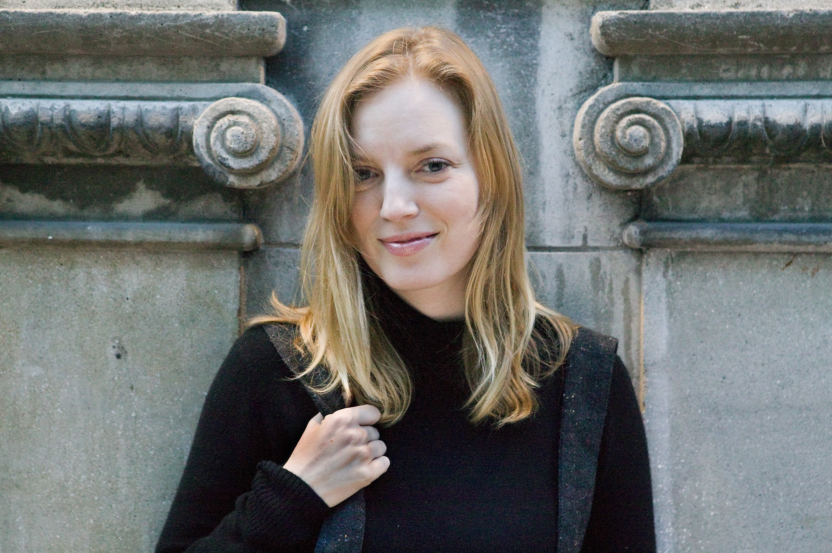 Sarah Polley portrait HD Wallpaper