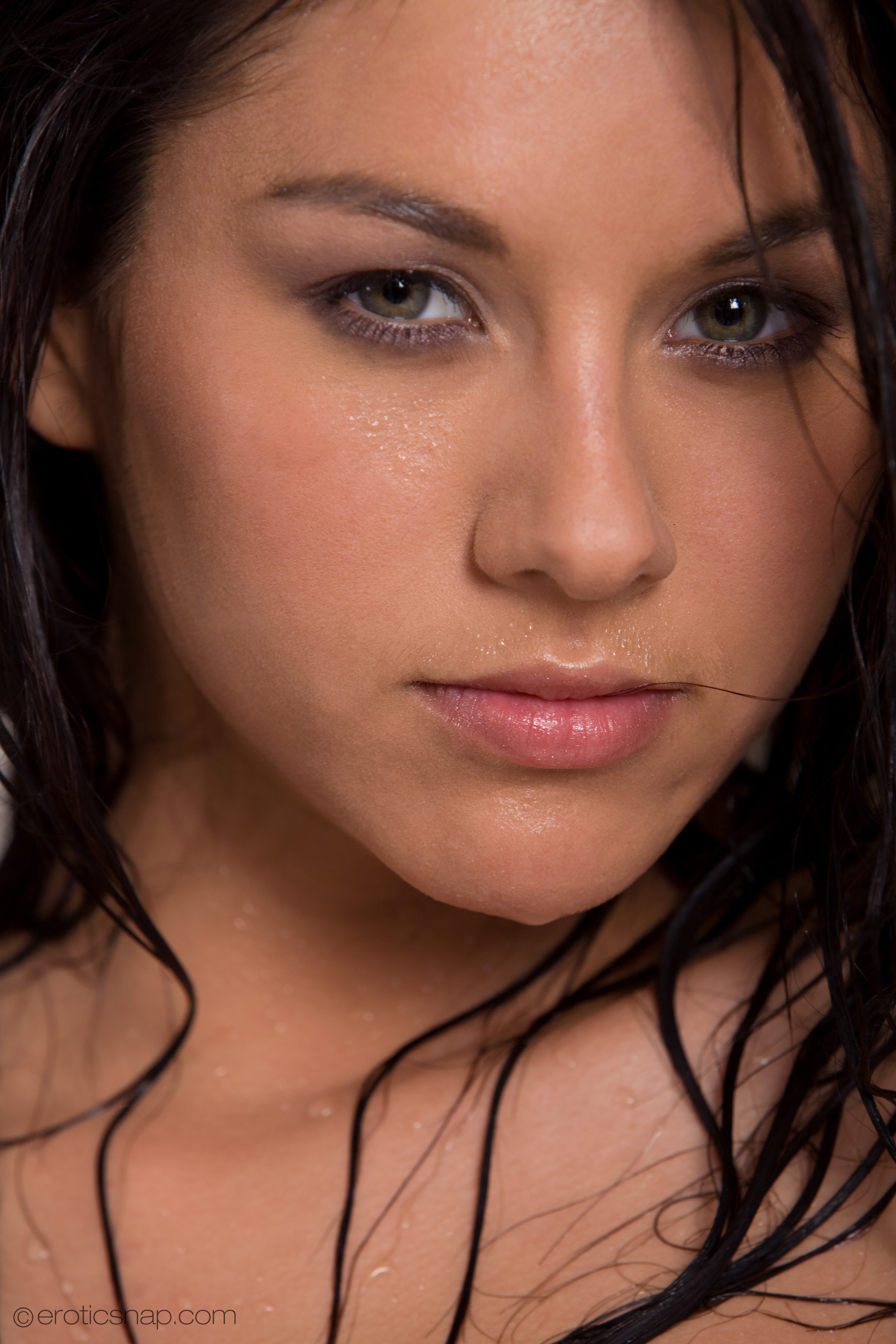 Close up portrait of Shyla Jennings HD Wallpaper