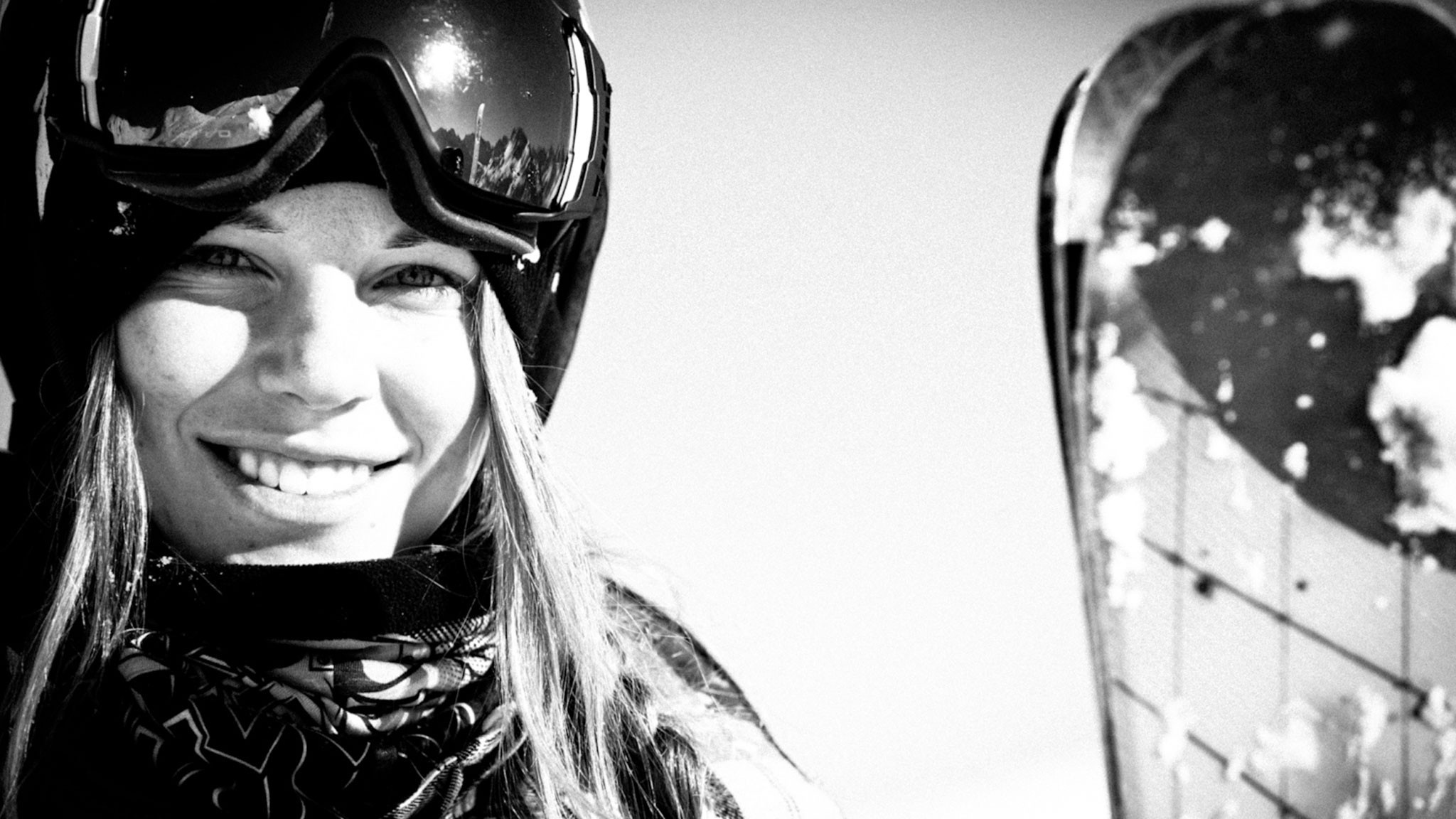 Lisa Zimmermann wearing ski goggles and helmet HD Wallpaper