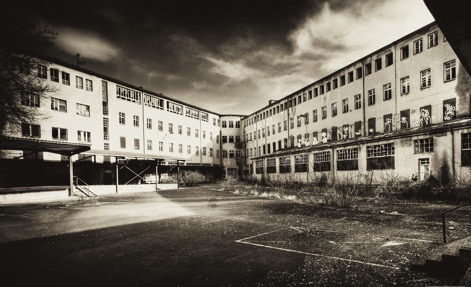 Abandoned building with graffiti and courtyard HD Wallpaper
