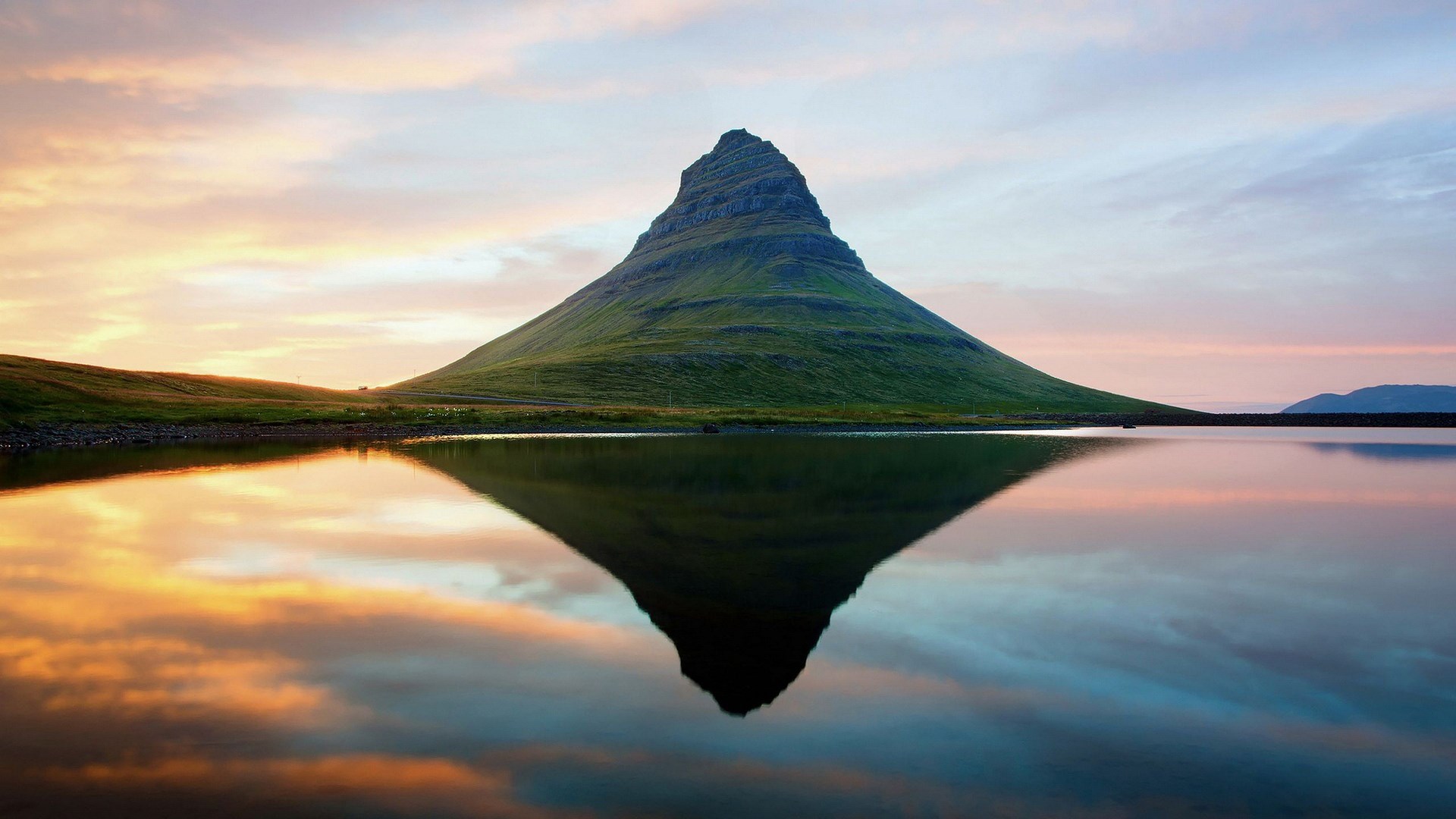 Kirkjufell mountain reflected in water at sunset HD Wallpaper