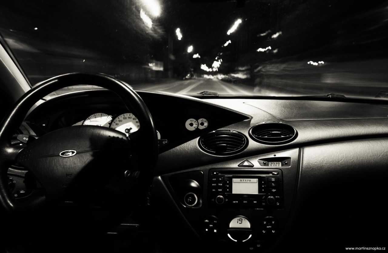 Interior view of a Ford Focus driving at night HD Wallpaper