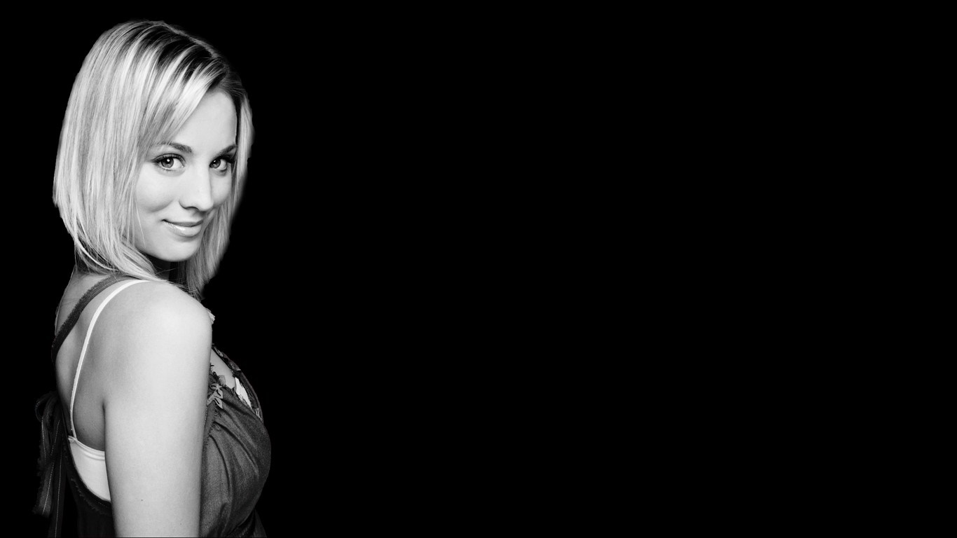Kaley Cuoco portrait in black and white HD Wallpaper