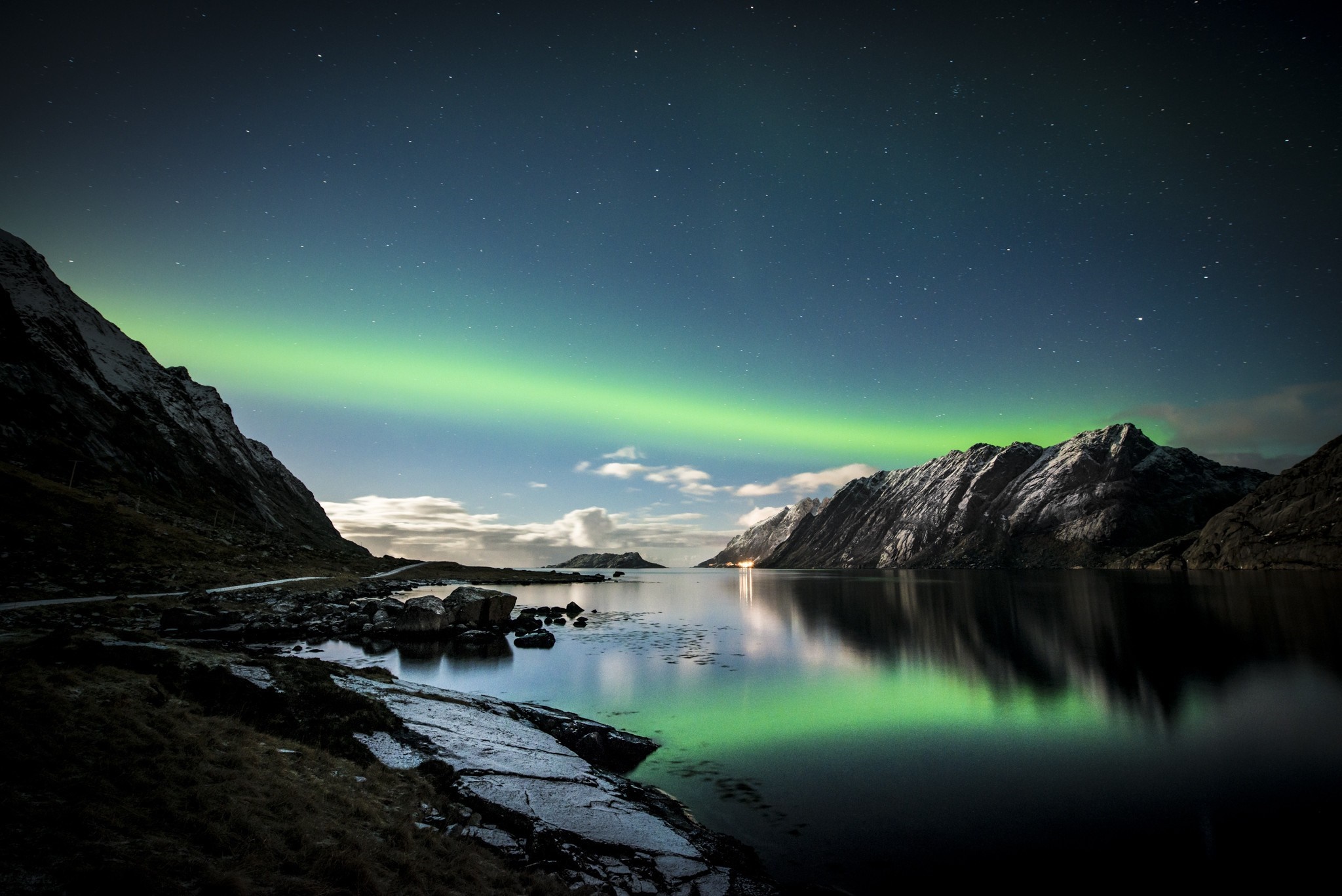 Aurora Borealis over mountains and lake in Lofoten, Norway HD Wallpaper