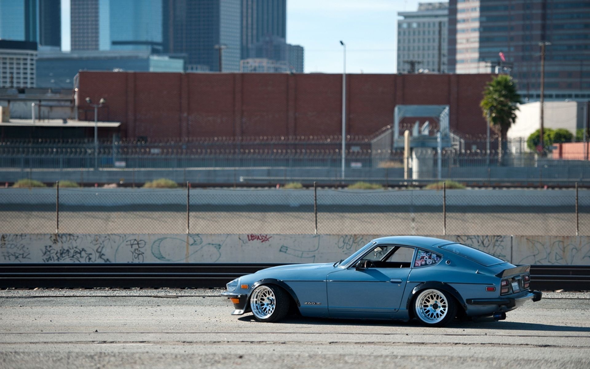 Blue Datsun 240Z sports car with custom wheels HD Wallpaper
