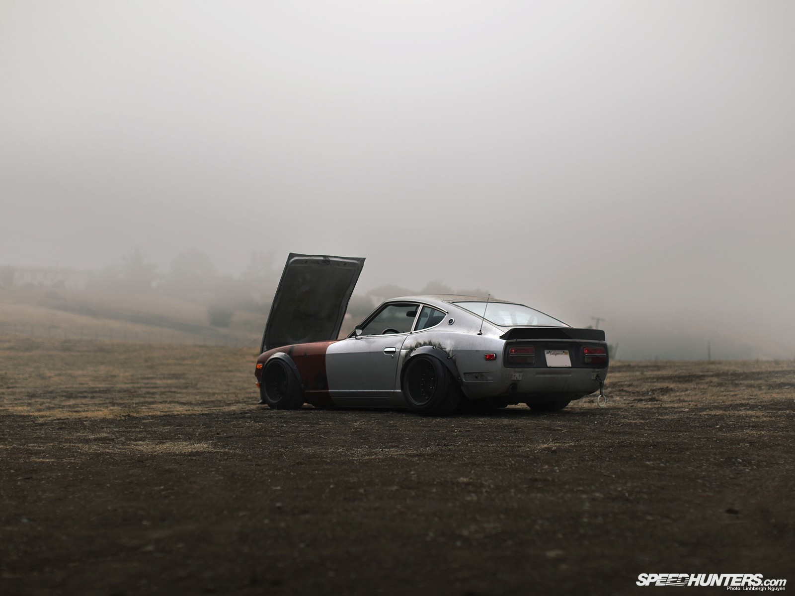 Silver Datsun 240Z with open hood in fog HD Wallpaper
