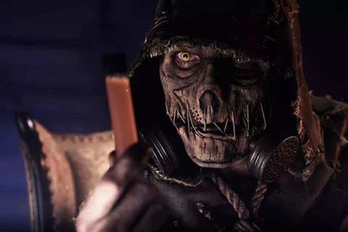 Scarecrow from Batman Arkham Knight holding a vial HD Wallpaper
