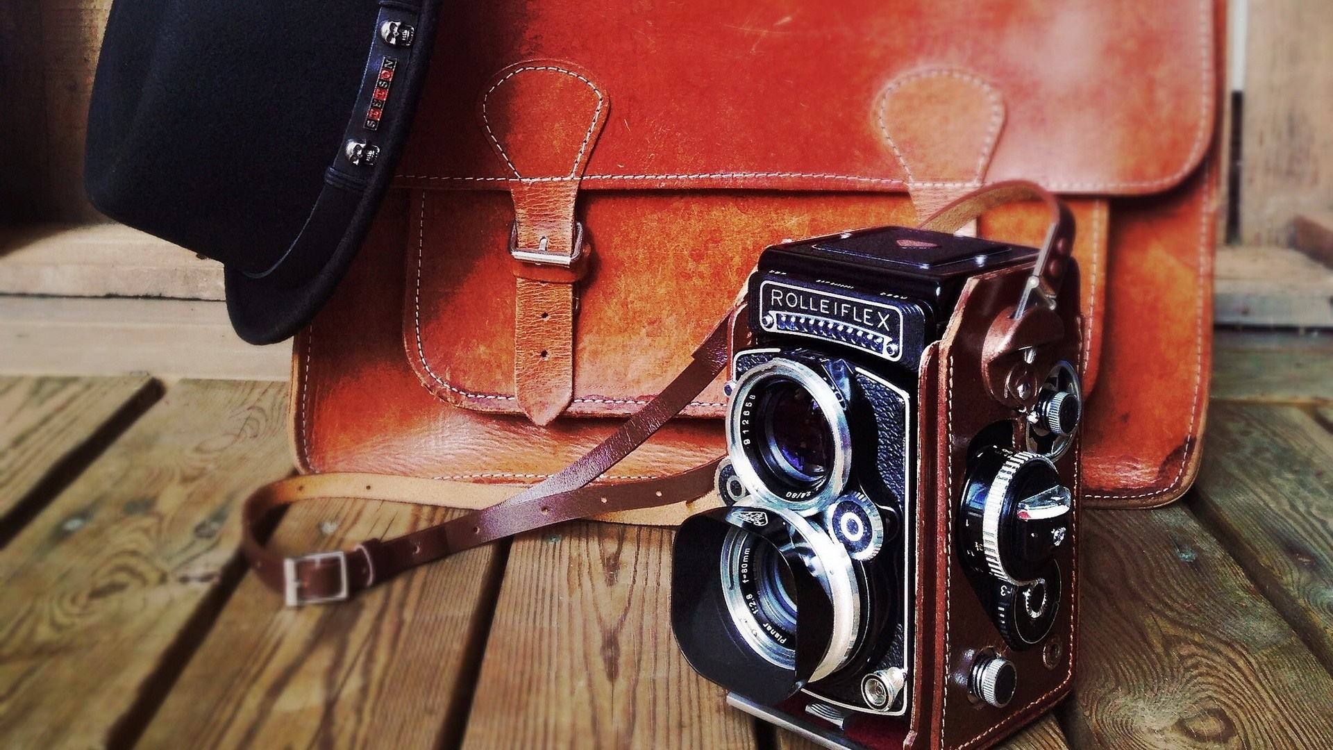 Vintage Rolleiflex camera with leather bag and hat HD Wallpaper