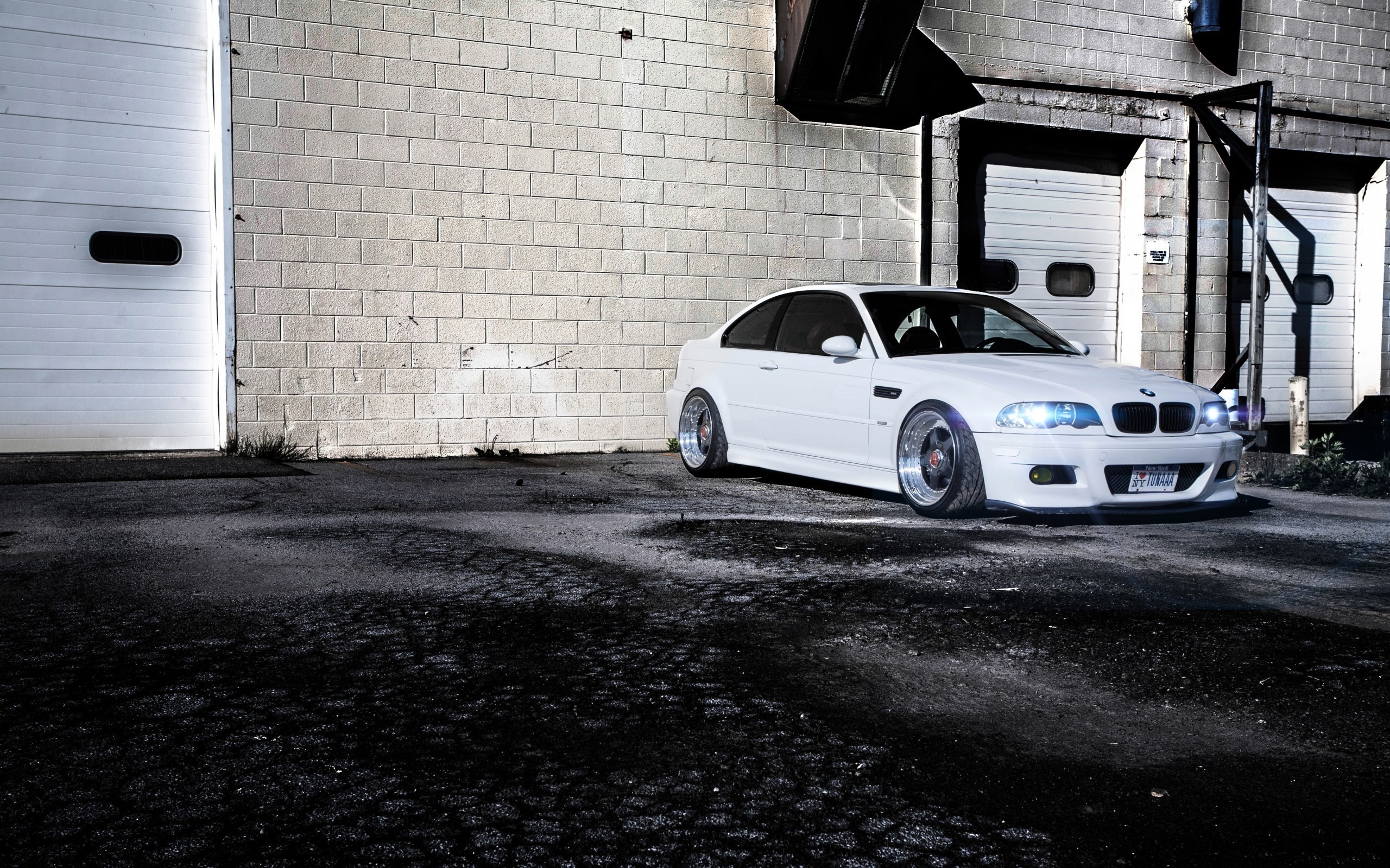 White BMW M3 E46 parked by a brick building HD Wallpaper