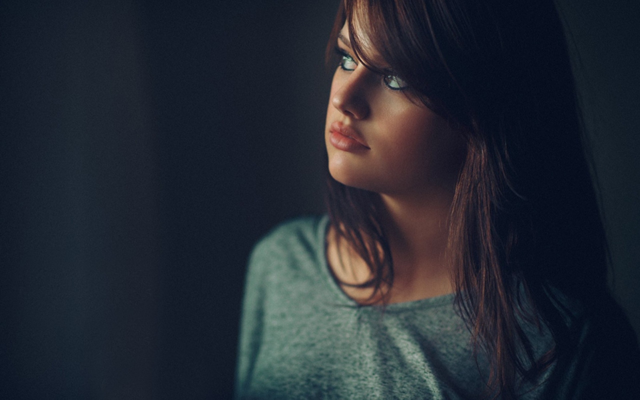 Close up portrait of a young woman with brown hair HD Wallpaper