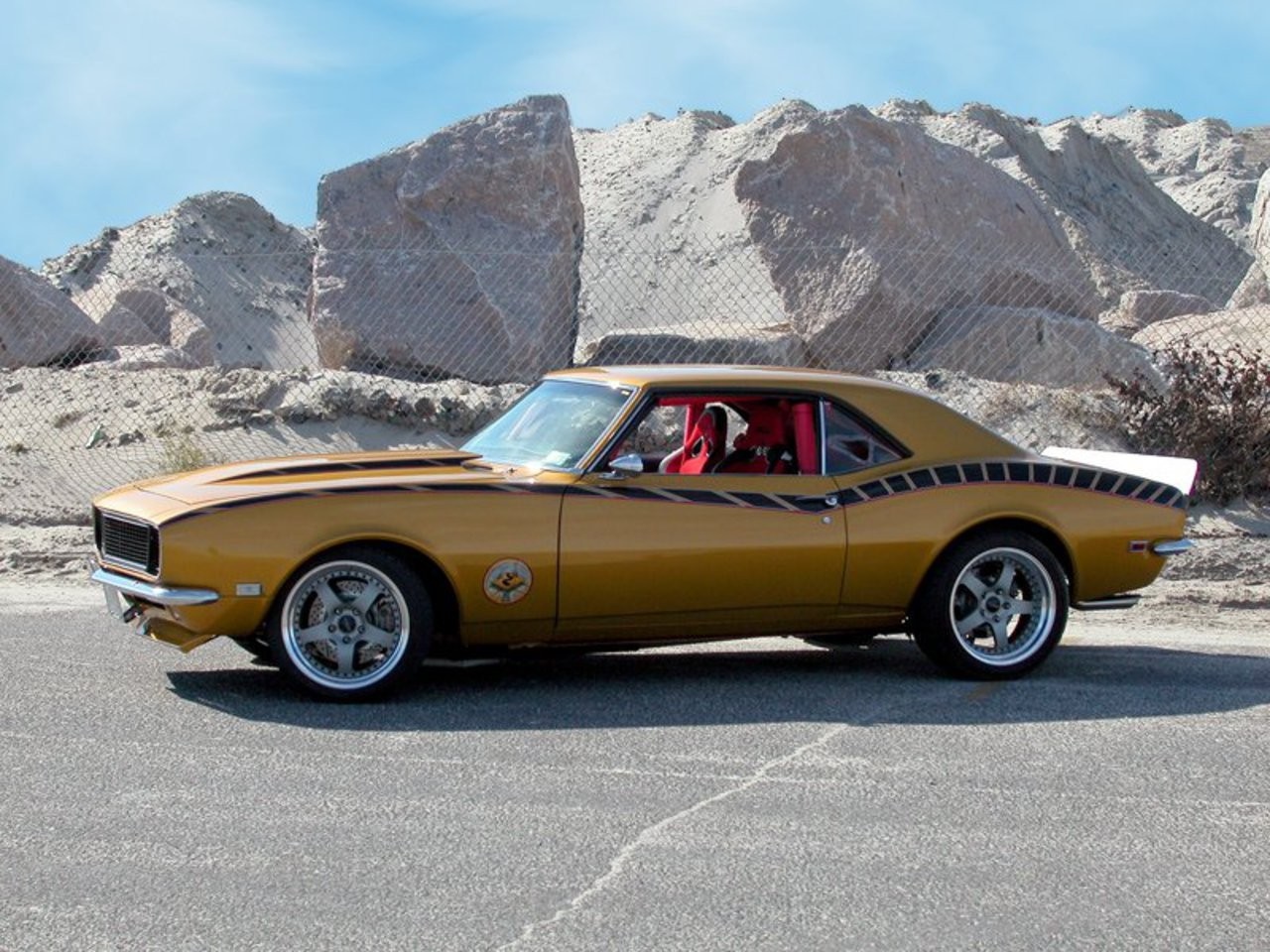 Gold 1967 Chevrolet Camaro RS/SS with racing stripes HD Wallpaper