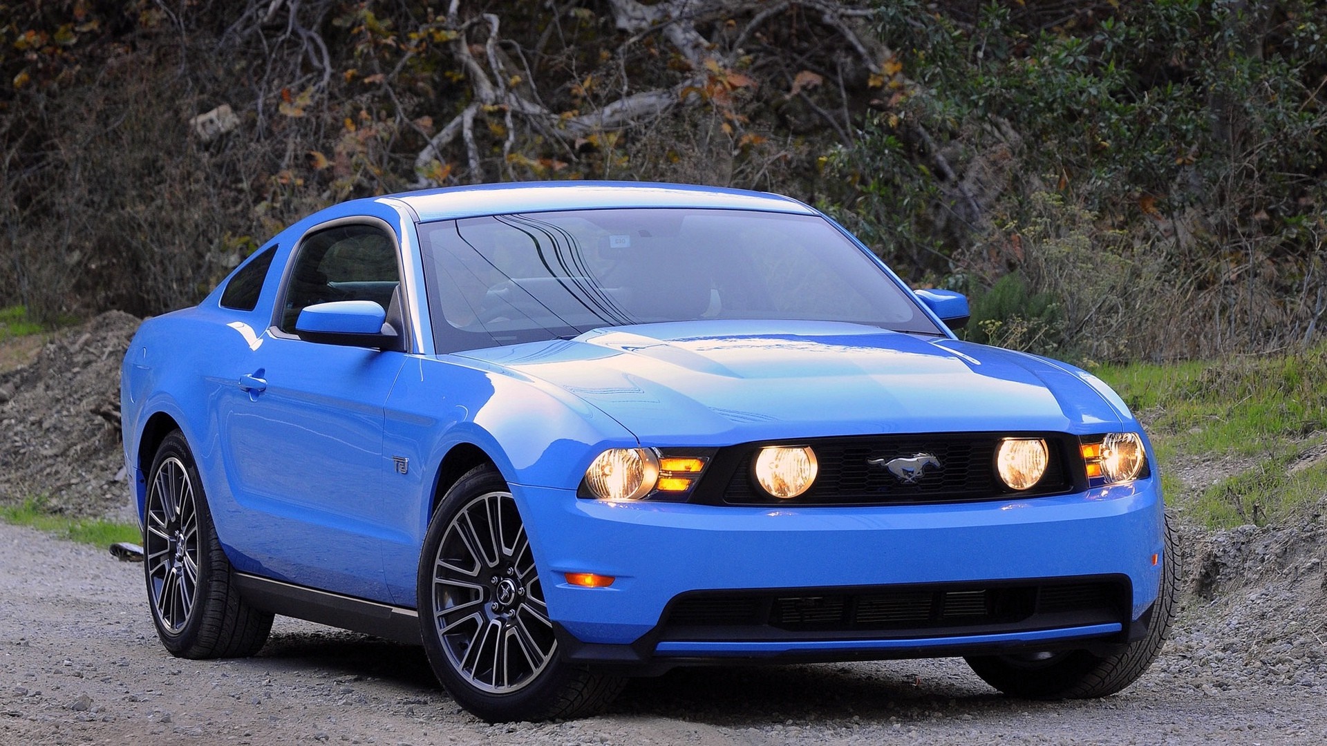 Blue Ford Mustang parked on a dirt road HD Wallpaper