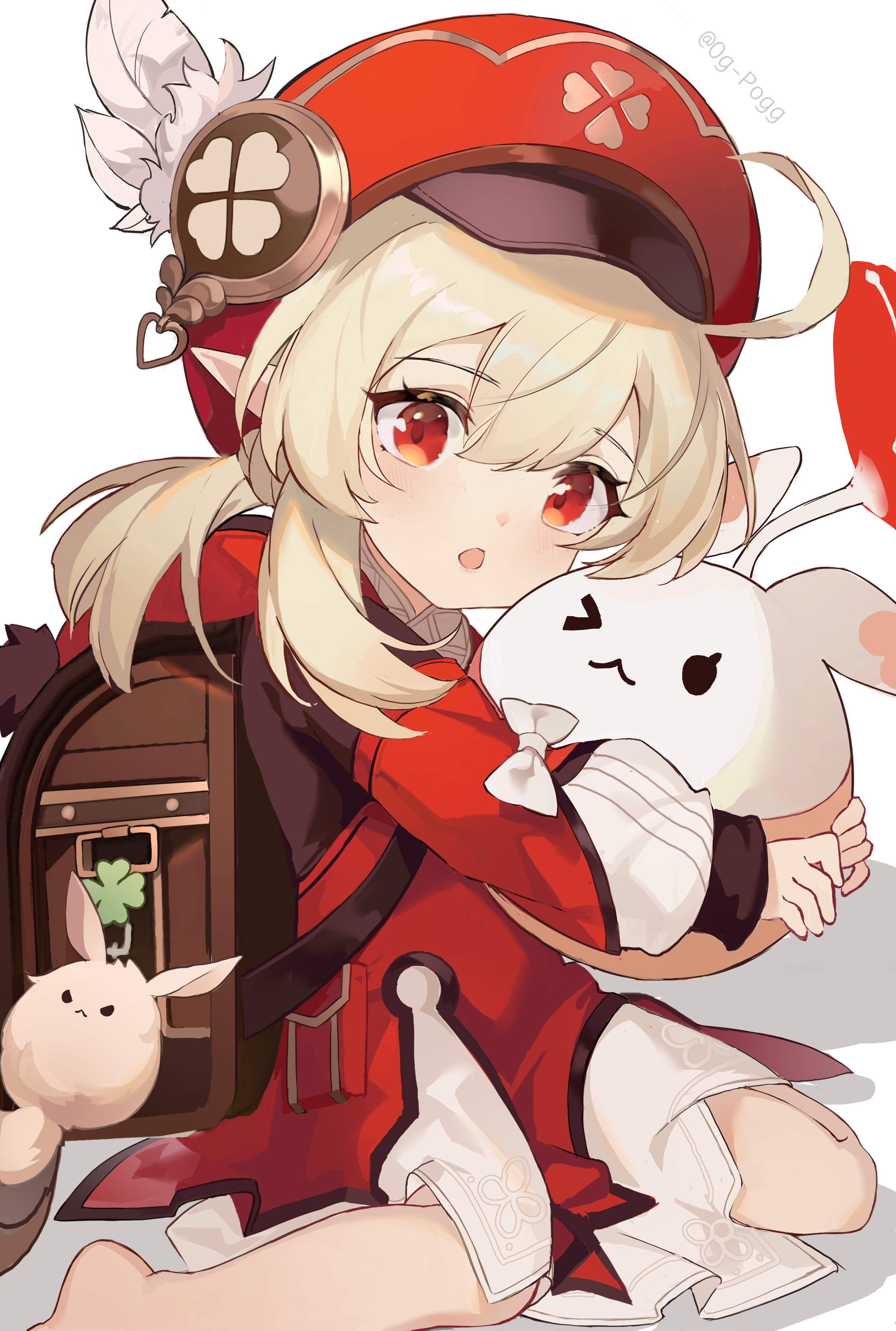 Klee from Genshin Impact holding a plush toy HD Phone Wallpaper