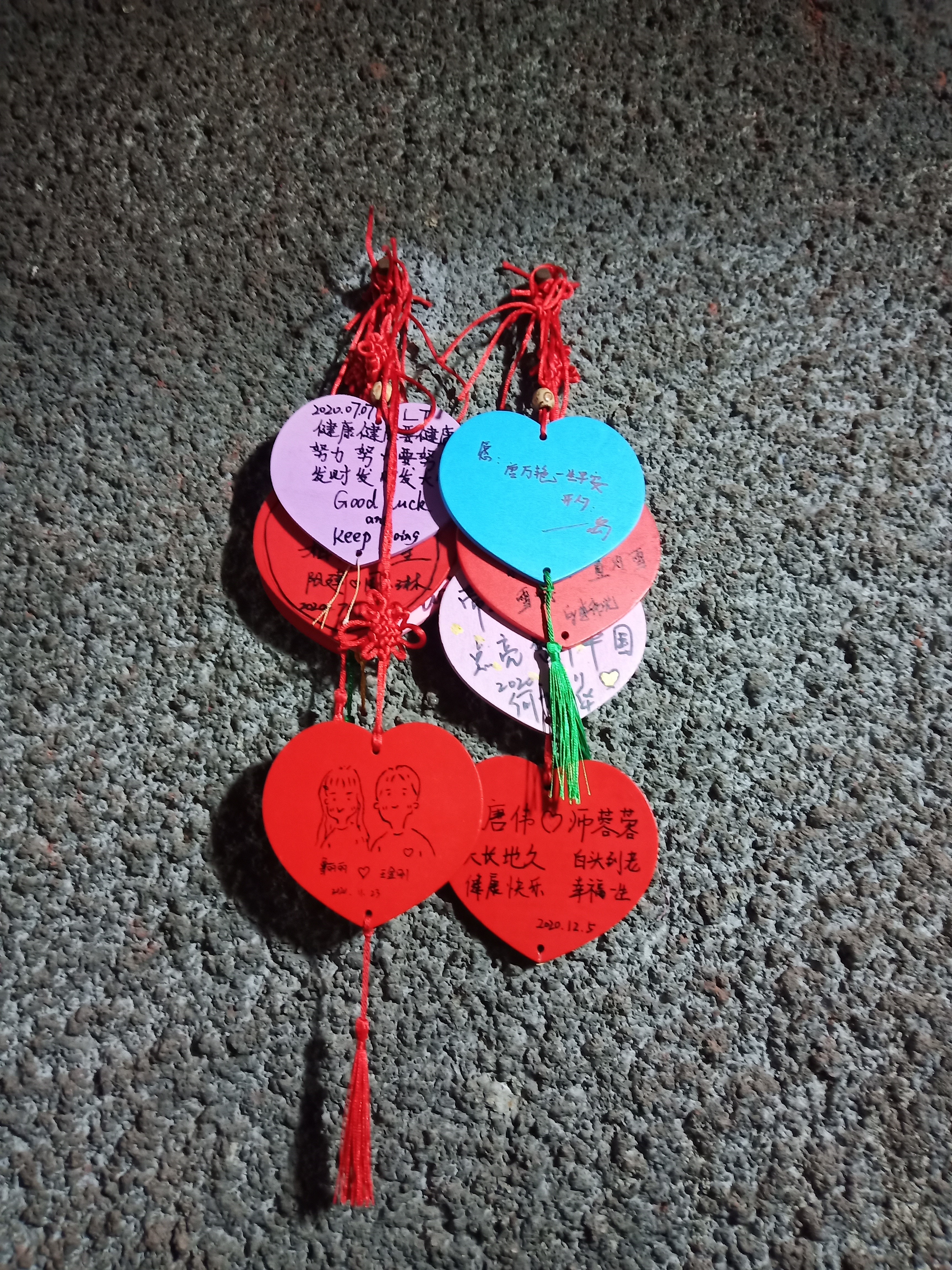 Heart-shaped wish plaques with inscriptions HD Phone Wallpaper