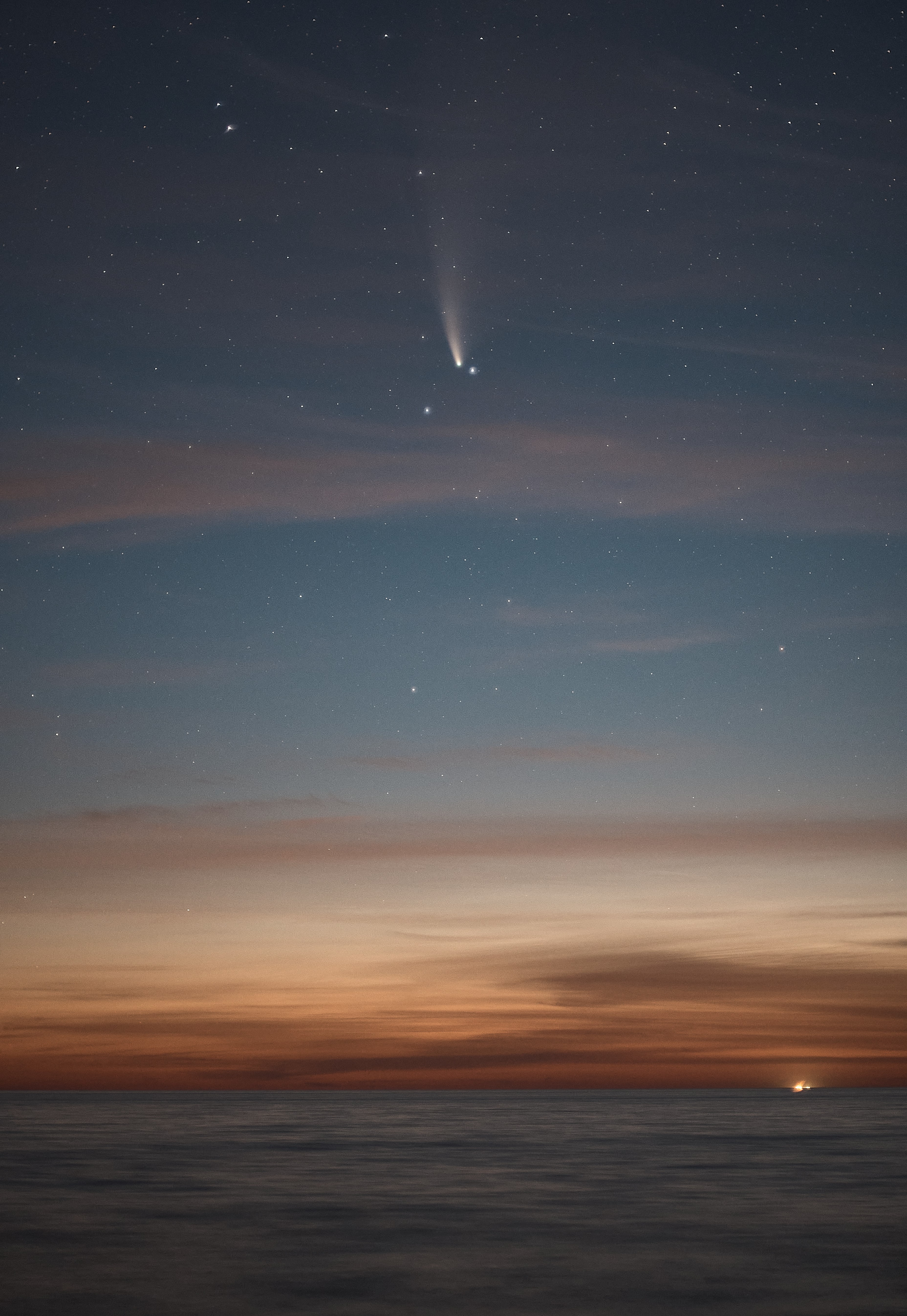 Comet and stars over the ocean at dusk HD Phone Wallpaper