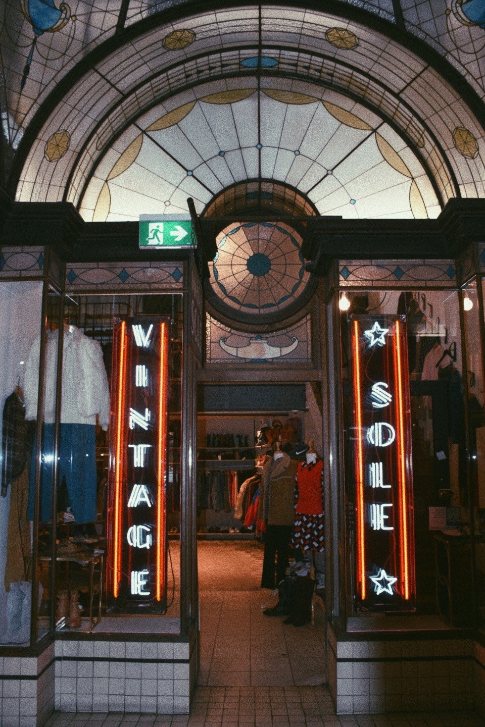 Vintage clothing store with neon signs HD Phone Wallpaper