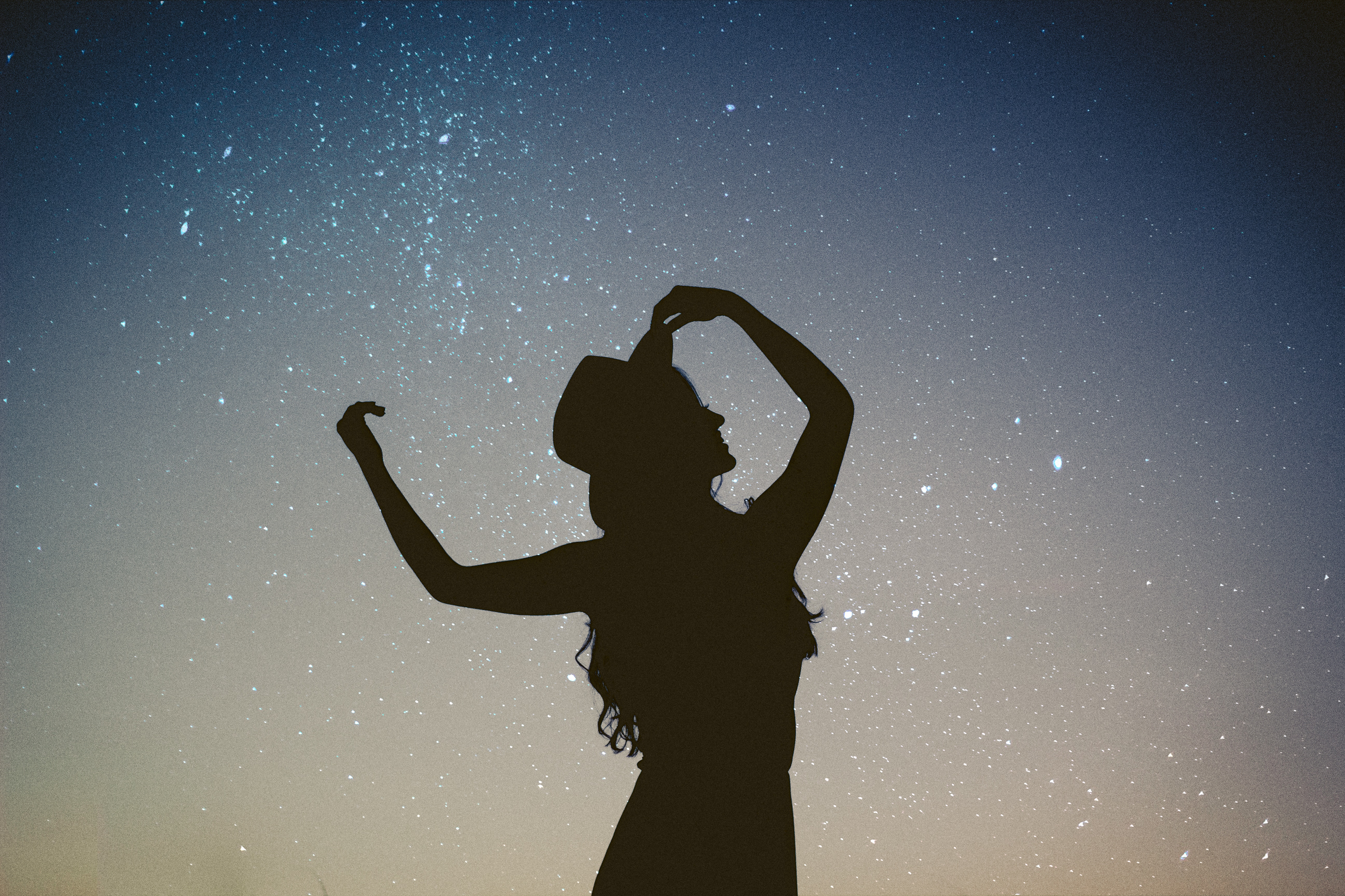 Silhouette of a girl with a hat under a starry sky HD Wallpaper