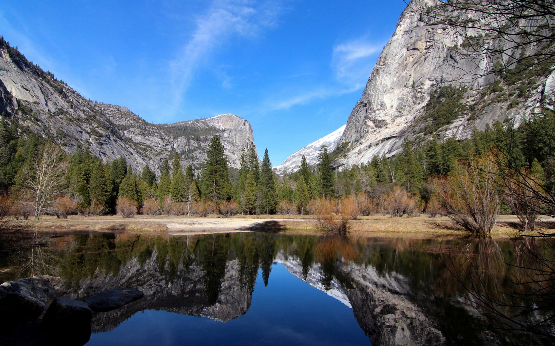 Mirror Lake in Yosemite National Park HD Wallpaper