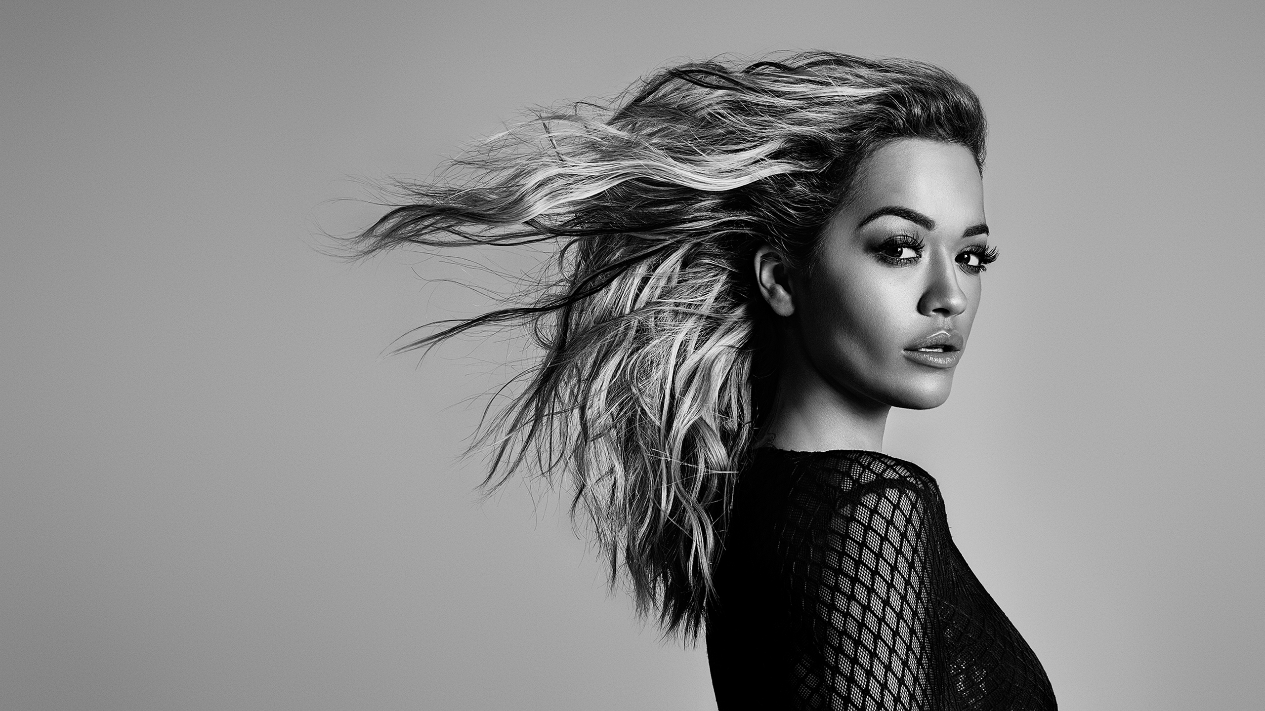 Monochrome portrait of Rita Ora HD Wallpaper