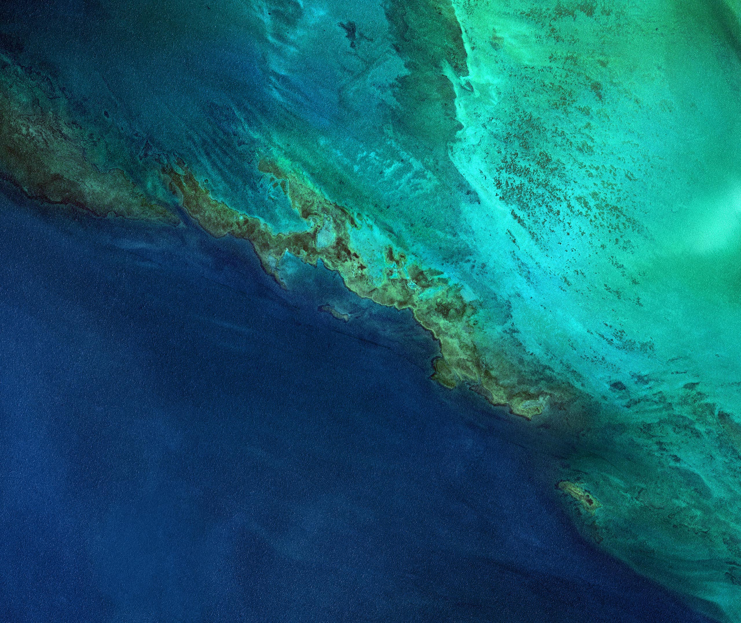 Aerial view of coral reef and ocean HD Wallpaper