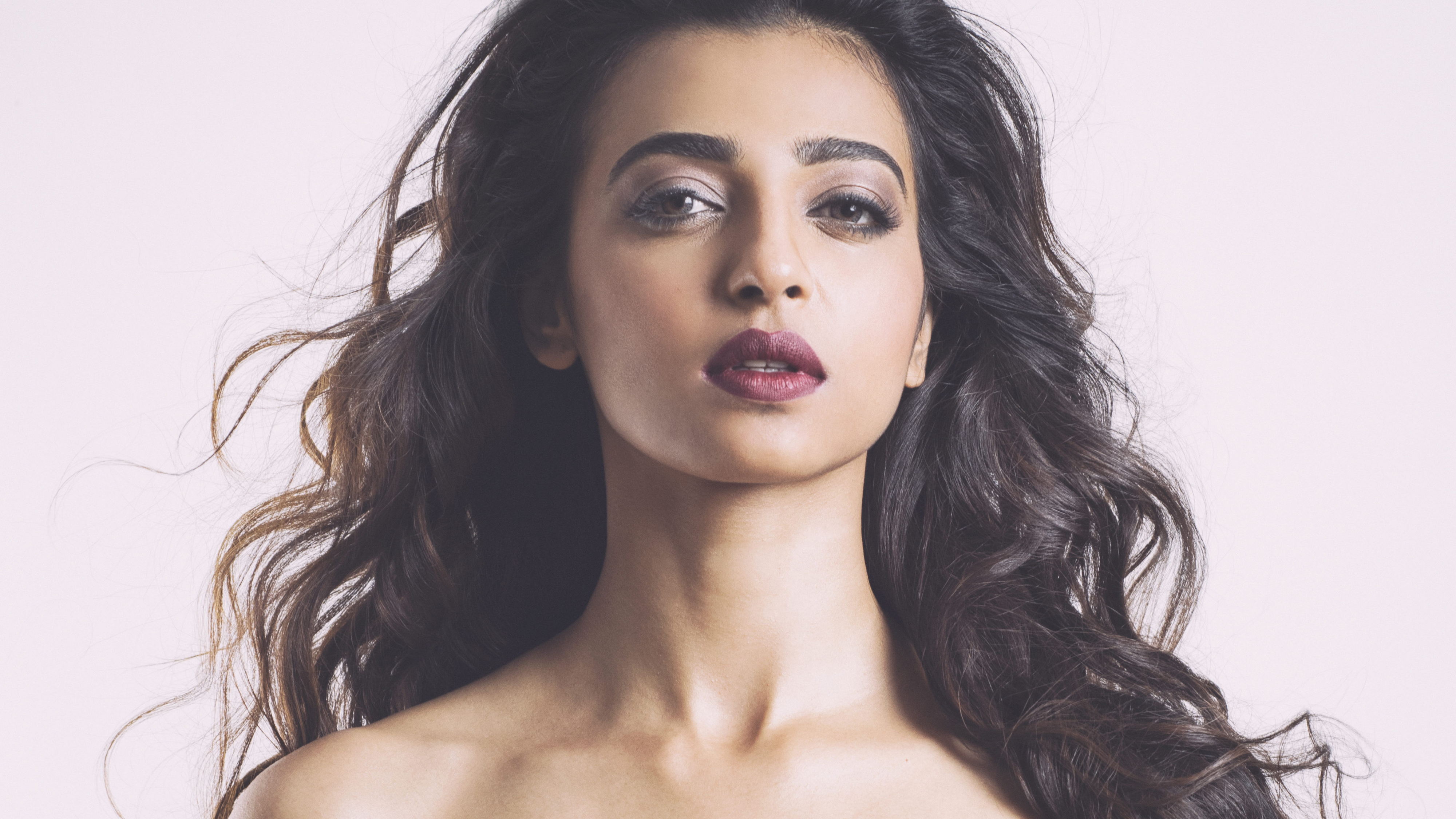 Radhika Apte 4K HD Wallpaper