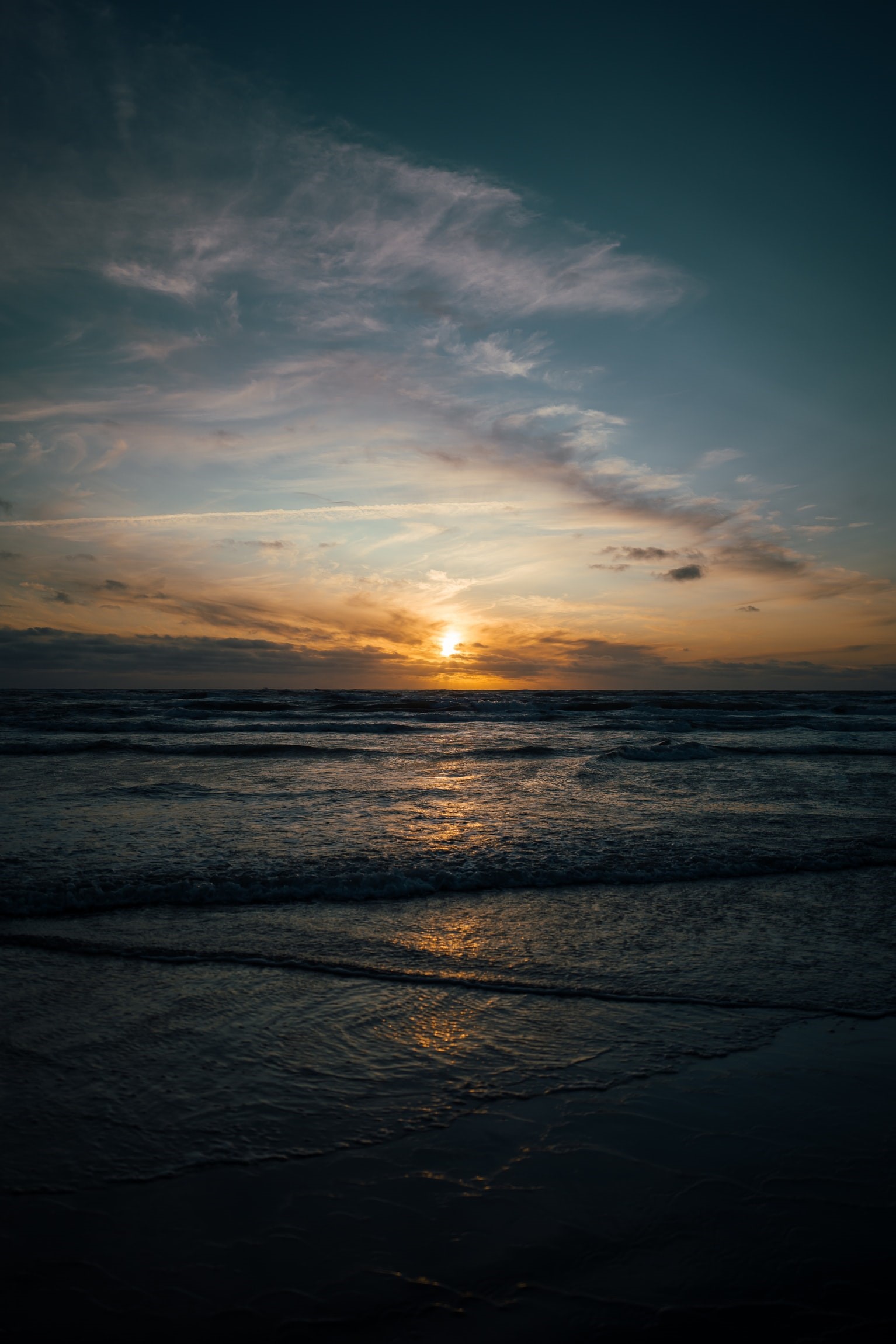 Sunset over the sea with clouds HD Phone Wallpaper
