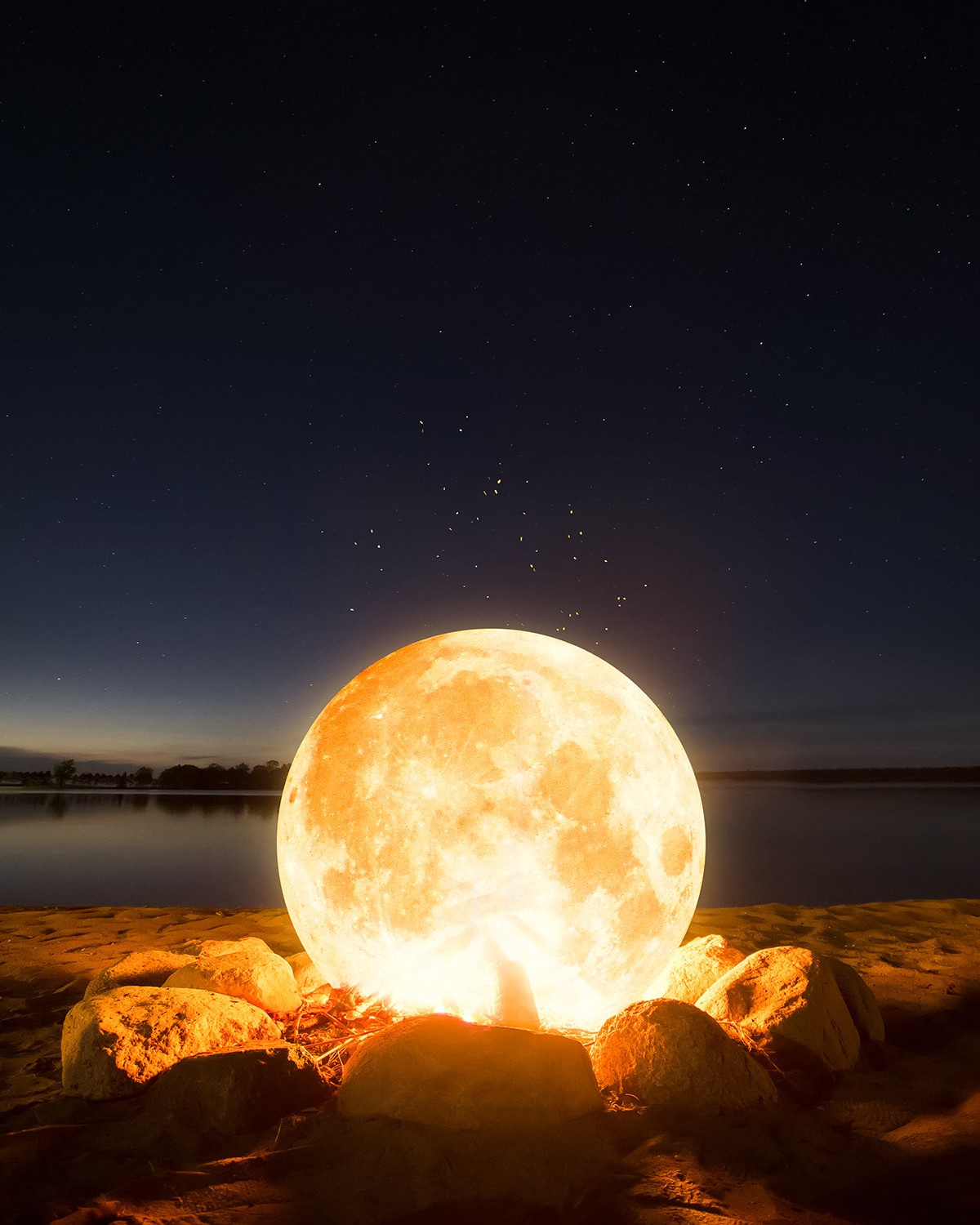 Moon over water at night HD Phone Wallpaper