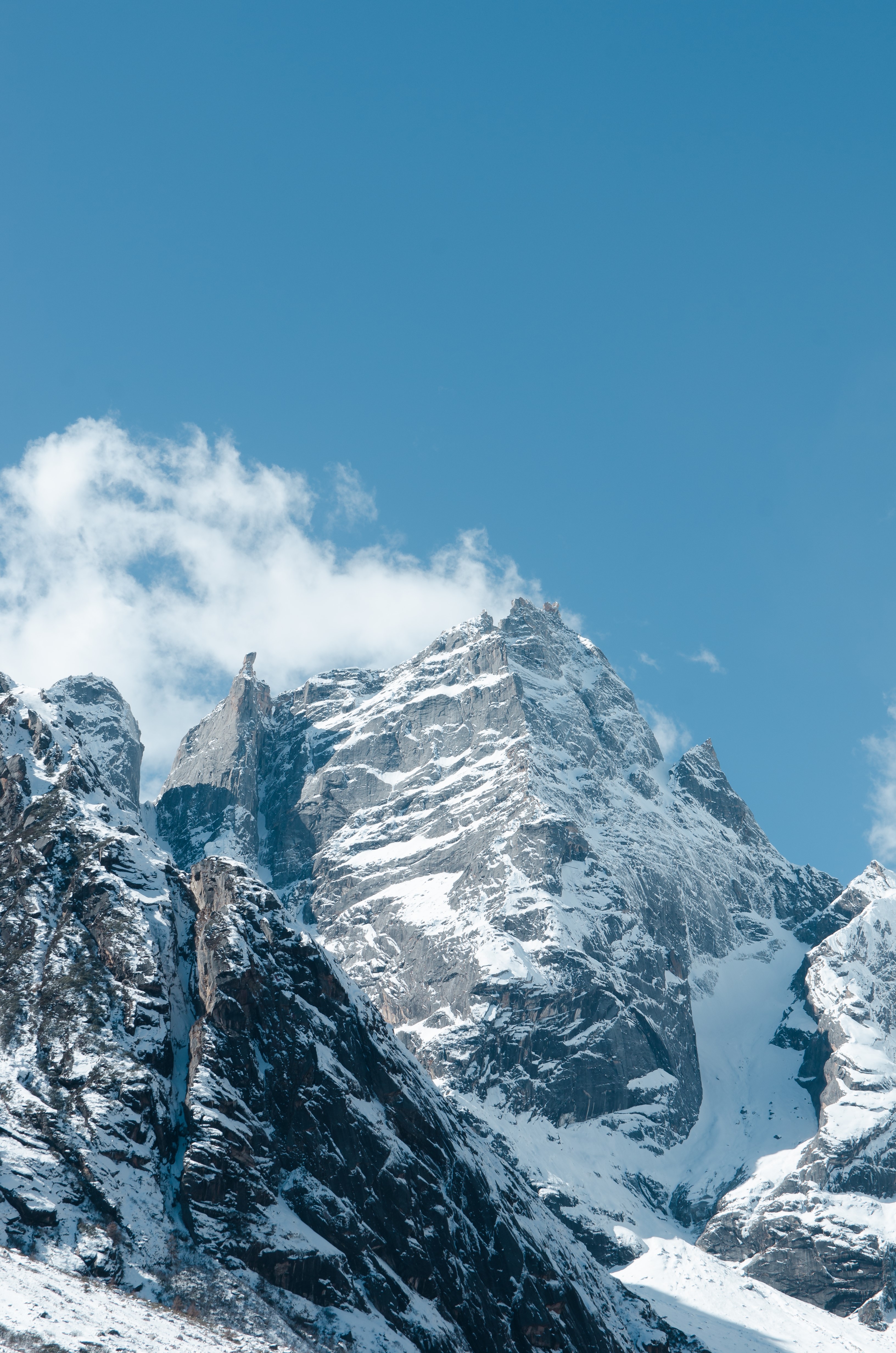 Snow-covered mountains in Sichuan, China HD Phone Wallpaper