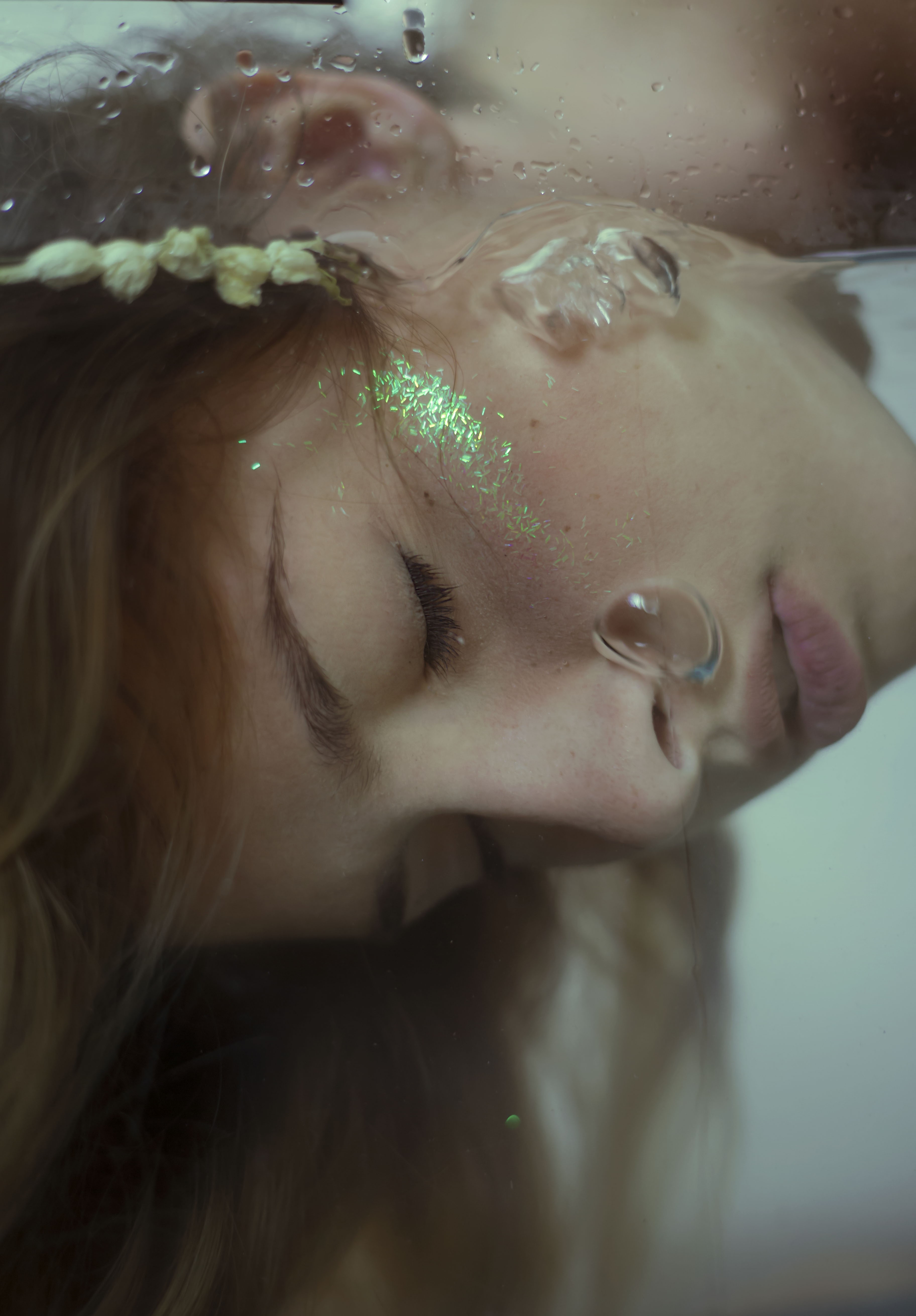 Woman underwater with glitter and bubbles HD Phone Wallpaper