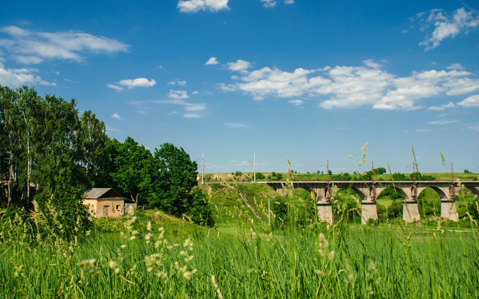 Old stone viaduct bridge over a green valley HD Wallpaper