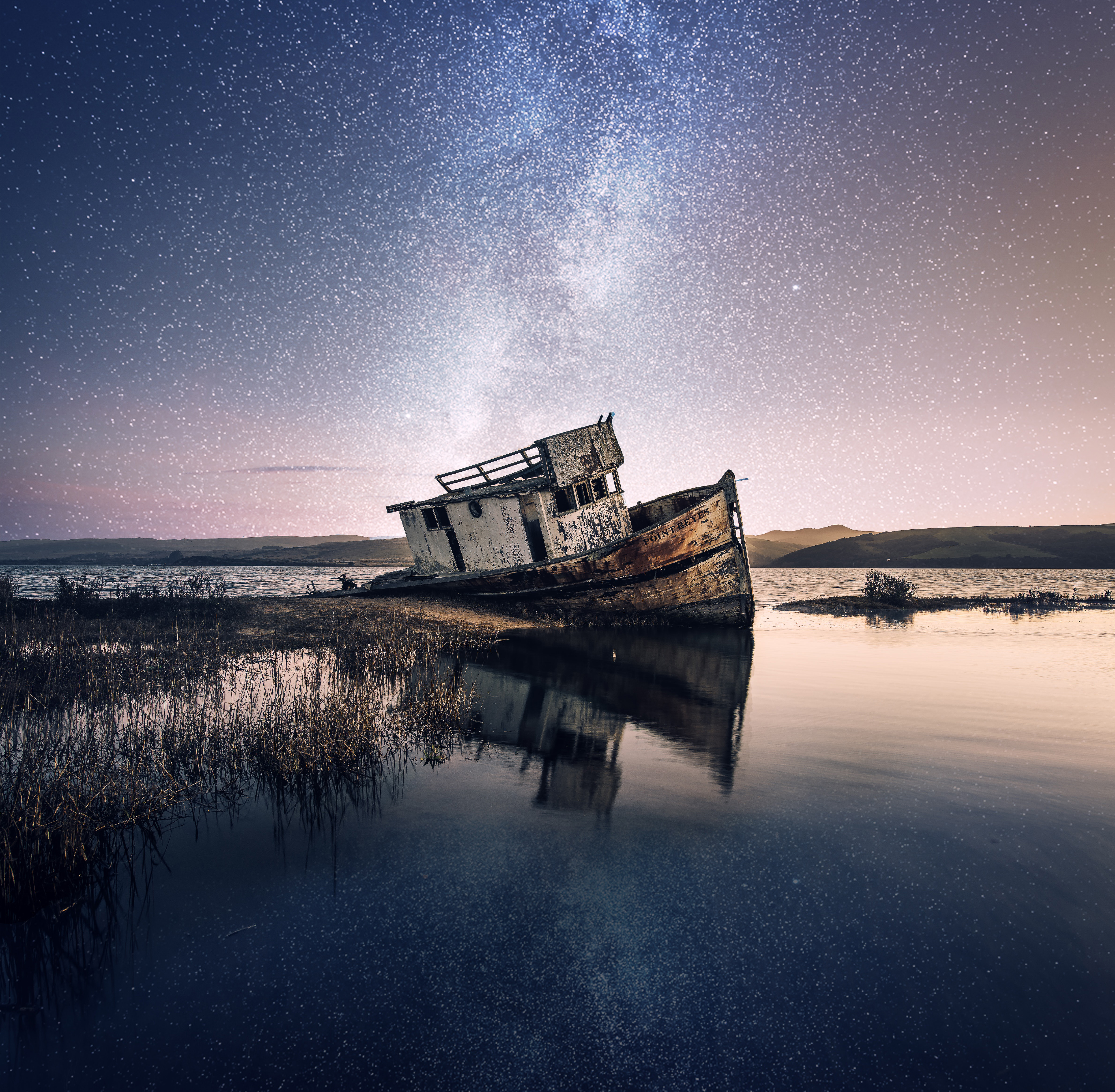 Shipwreck under a starry sky HD Wallpaper