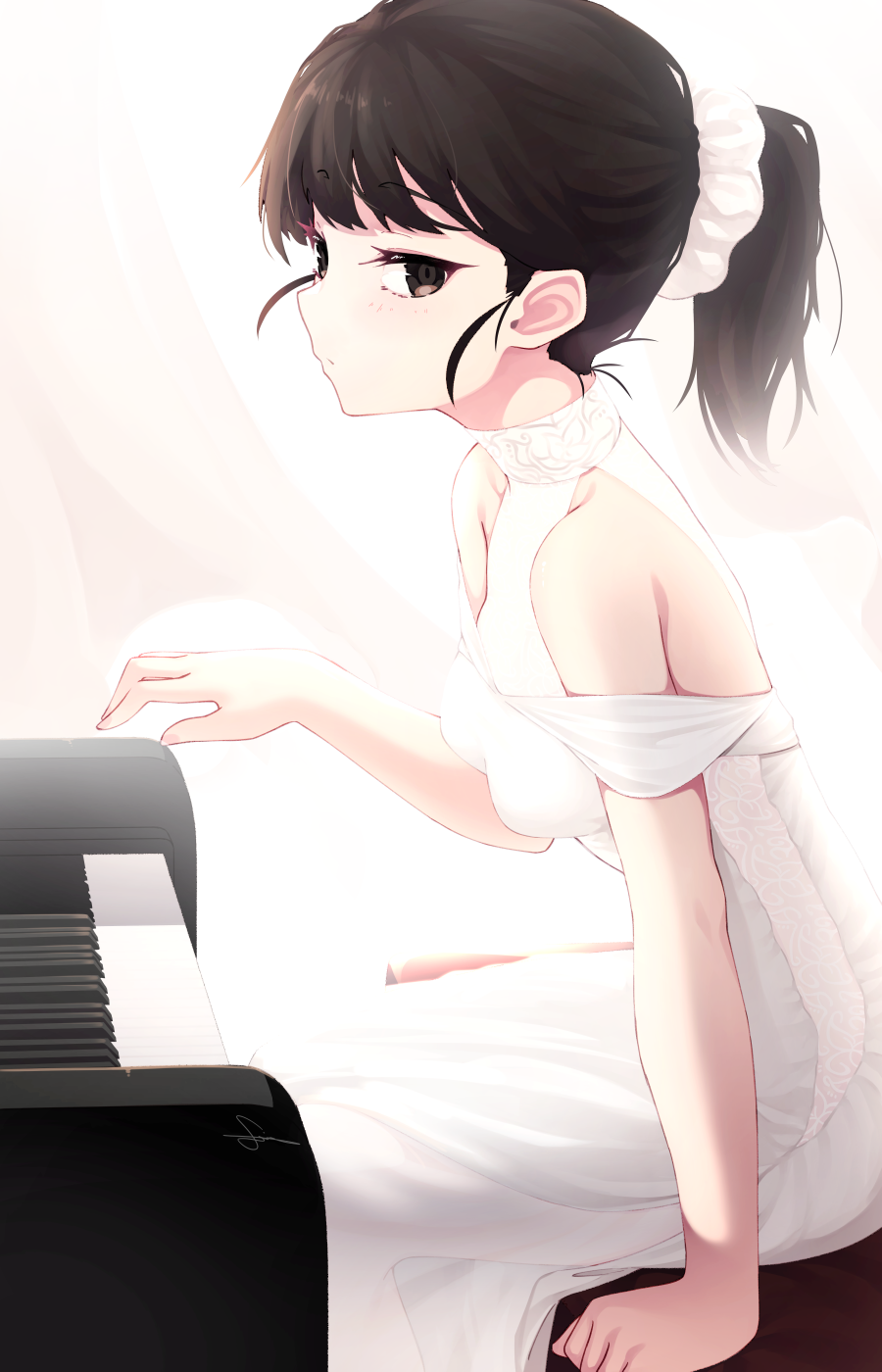 Anime girl playing piano HD Phone Wallpaper