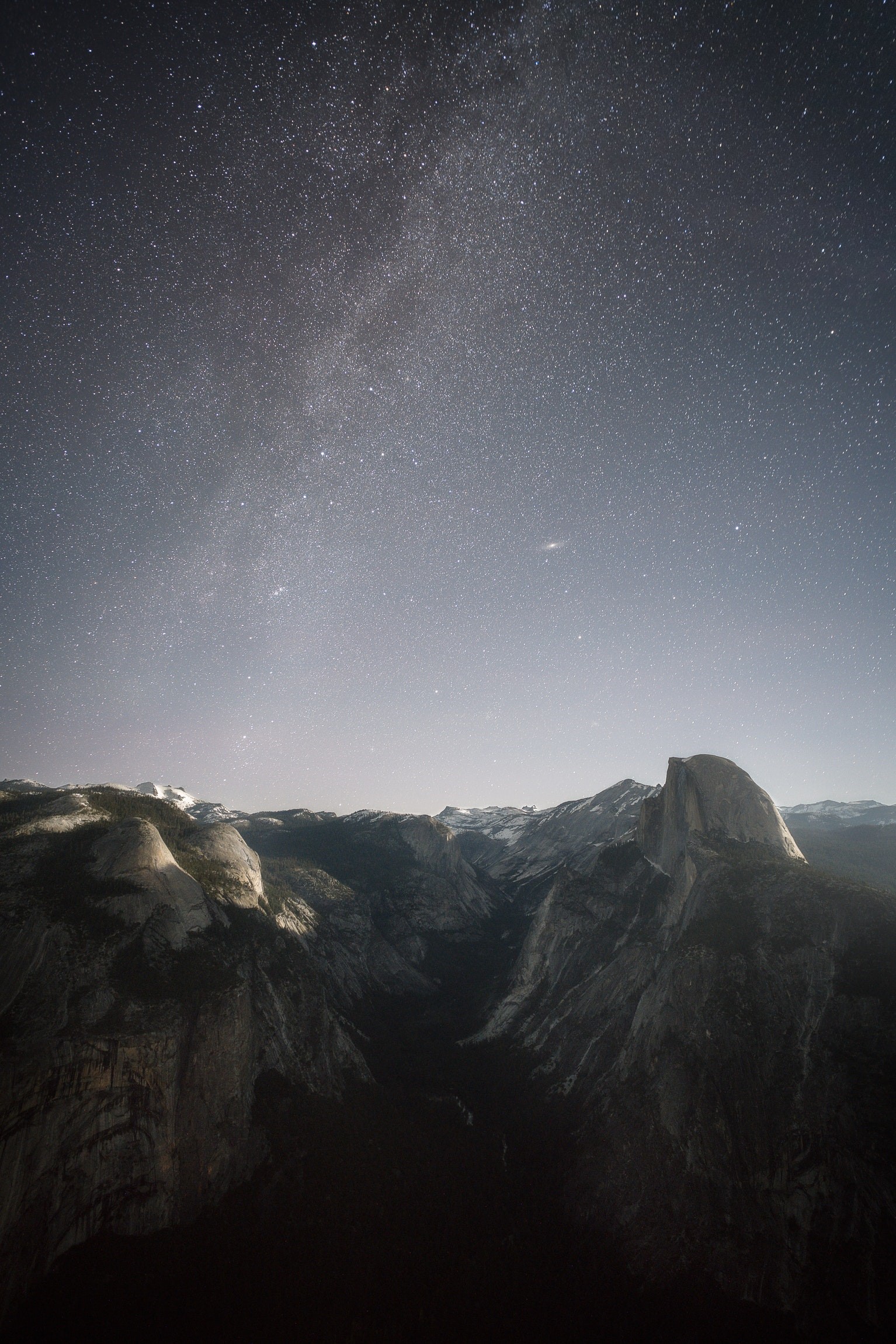 Milky Way over Yosemite Valley at Night HD Phone Wallpaper