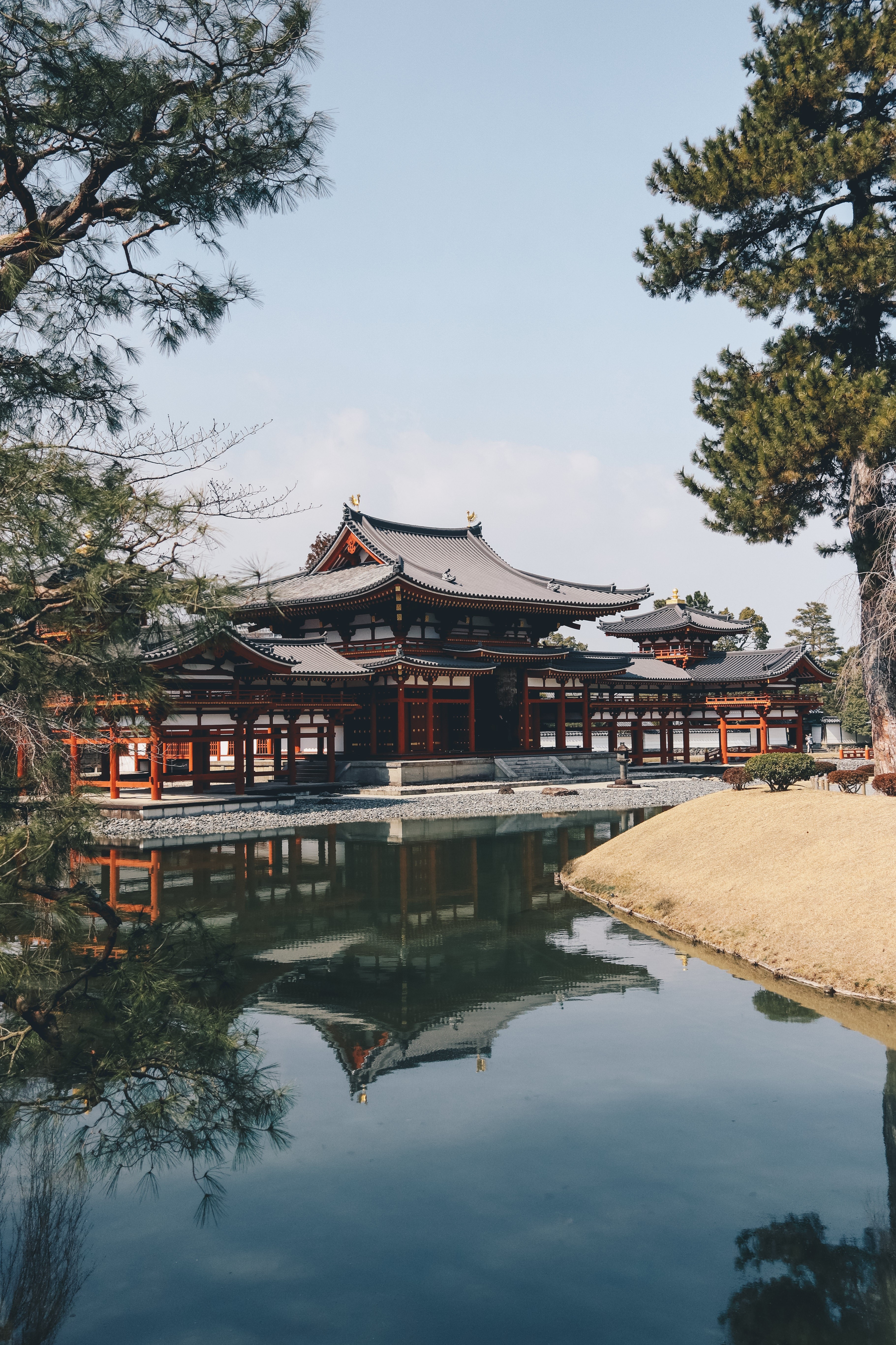Byodo-in Temple reflection in water, Japan HD Phone Wallpaper