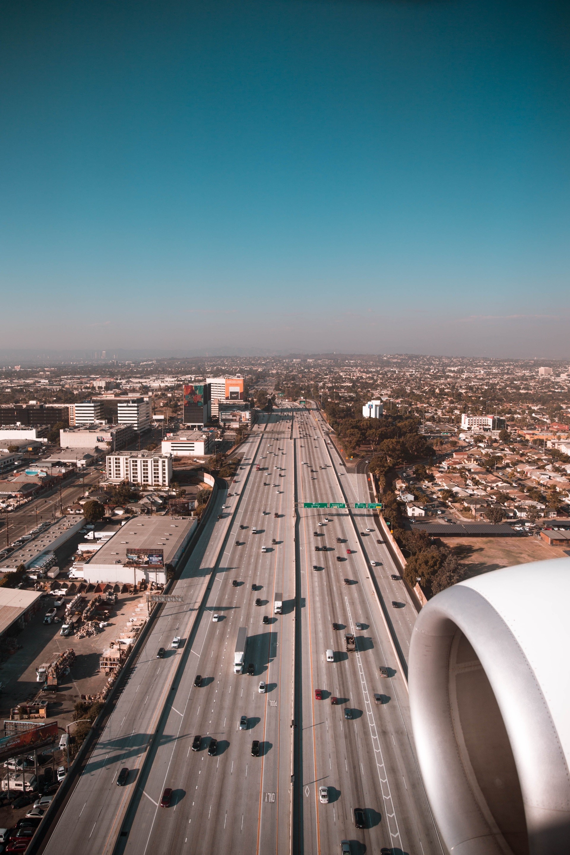 Aerial view of a busy highway in a city HD Phone Wallpaper