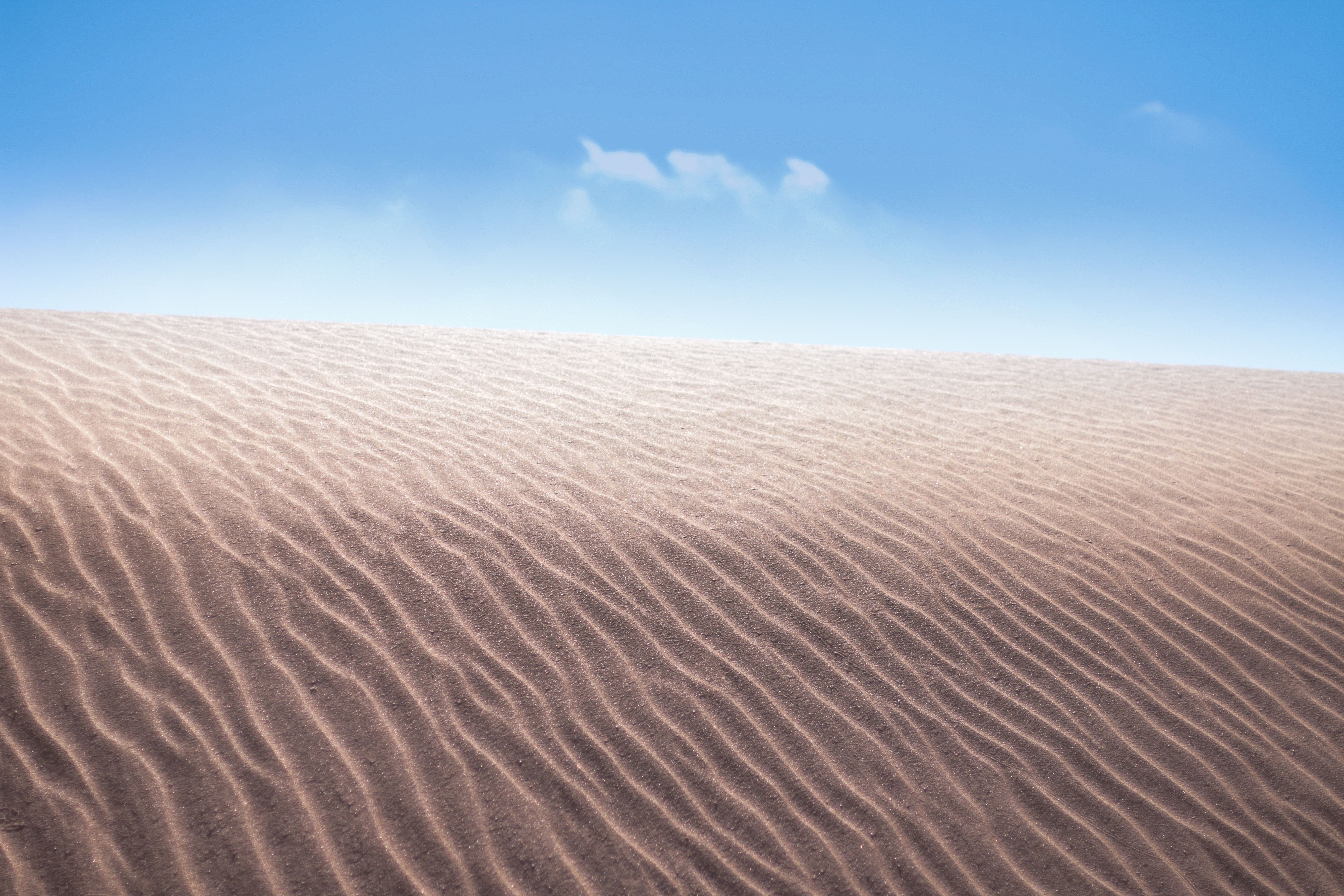 Sand dunes under a blue sky HD Wallpaper