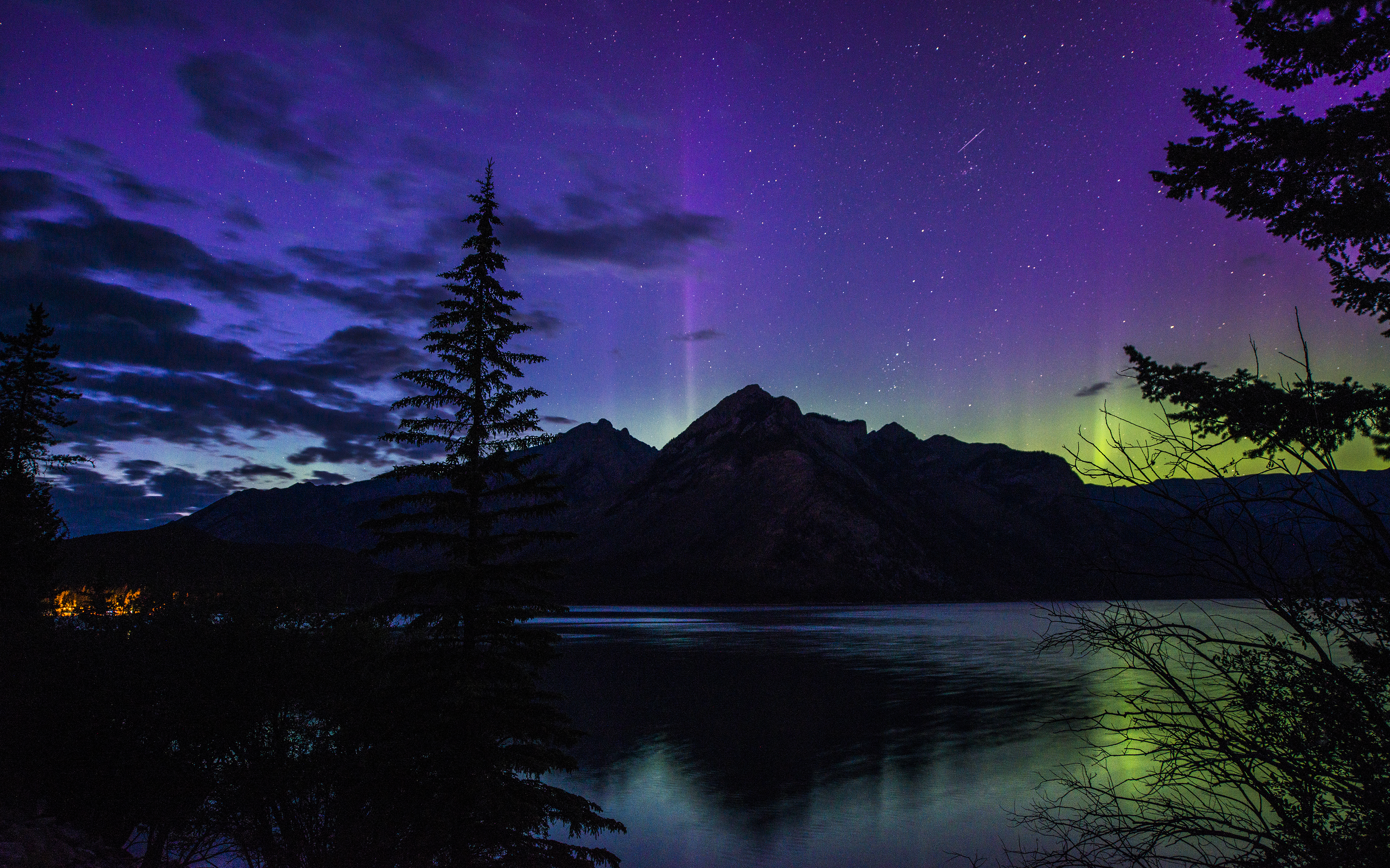 Aurora Borealis over Banff National Park 4K HD Wallpaper