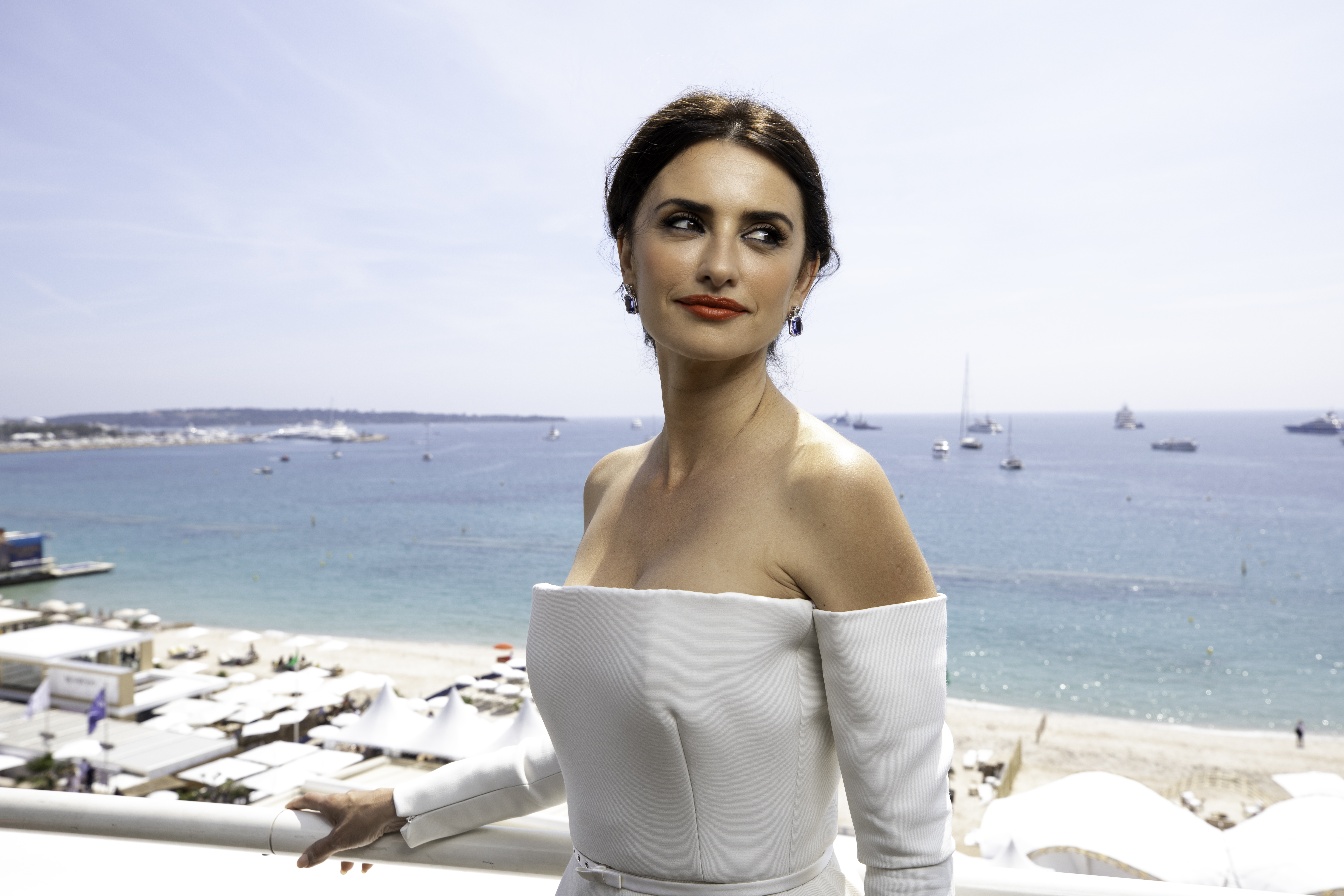 Penelope Cruz on a balcony overlooking the sea HD Wallpaper