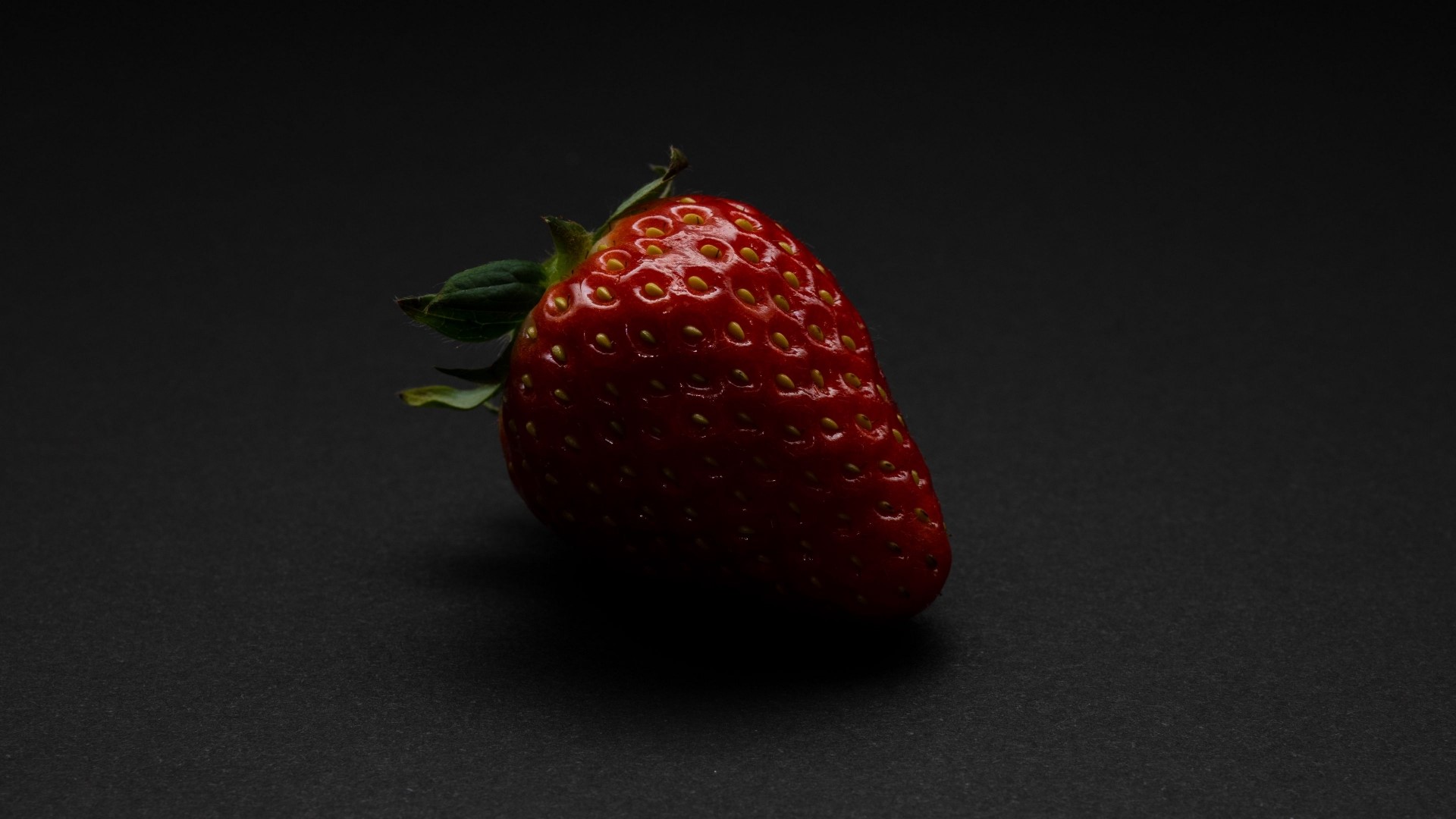 Strawberry on a dark background HD Wallpaper