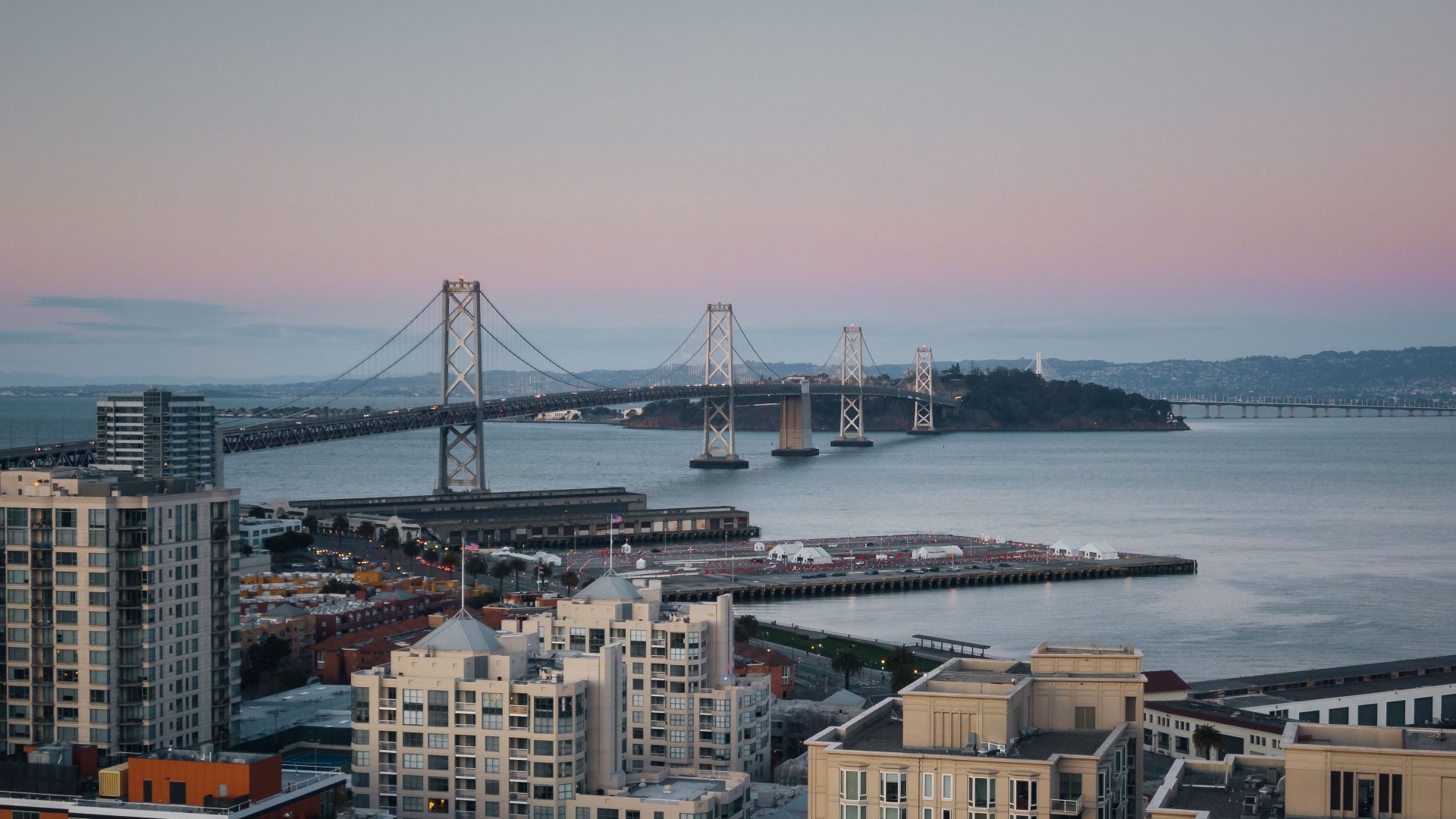 Bay Bridge and San Francisco skyline at dusk HD Wallpaper