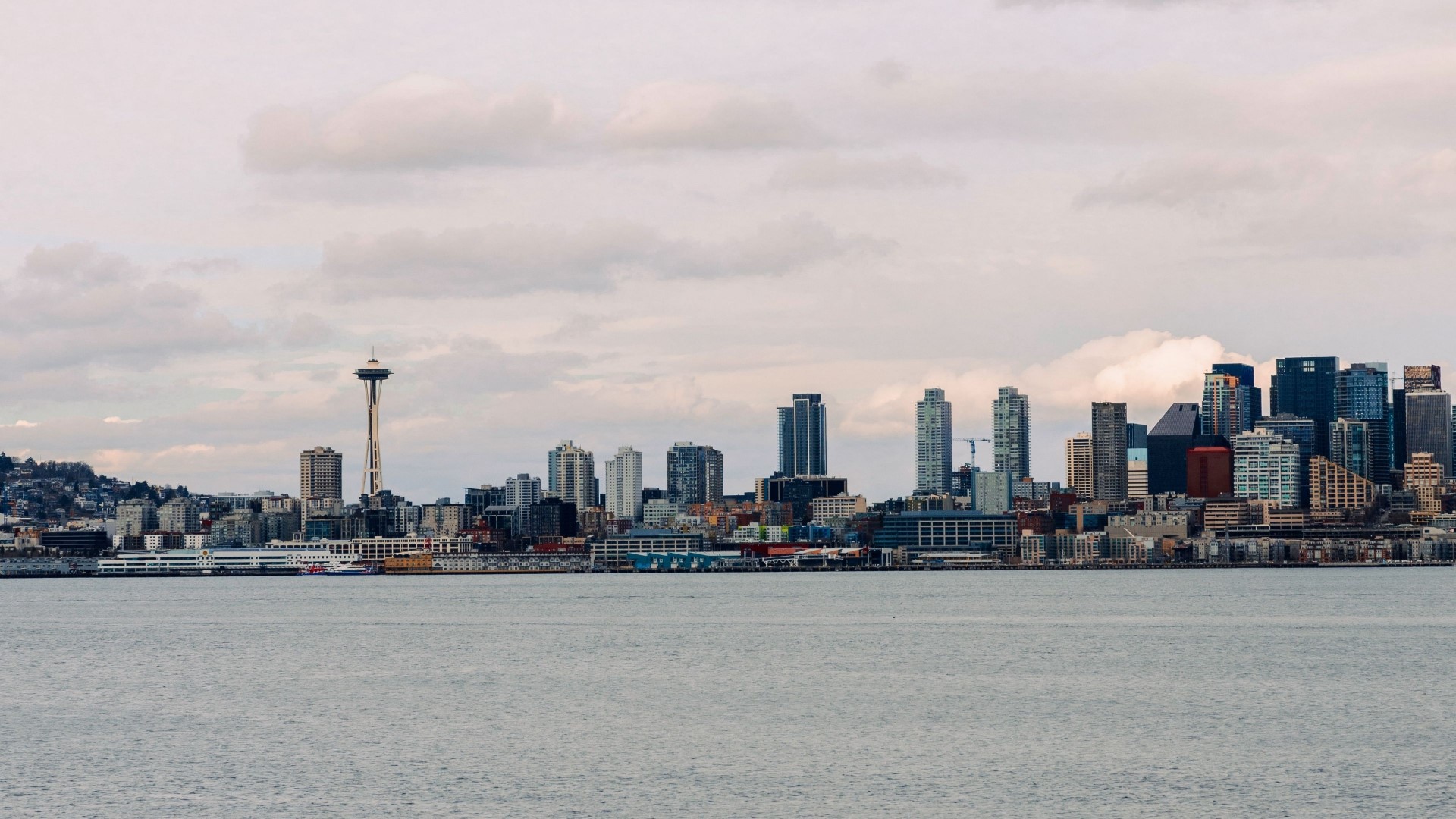 Seattle skyline with Space Needle and water HD Wallpaper