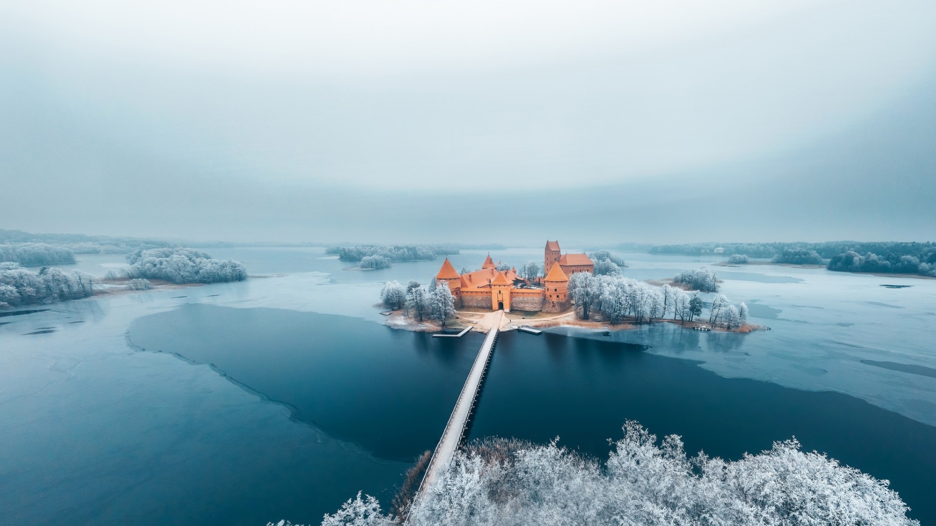 Trakai Island Castle in Winter HD Wallpaper