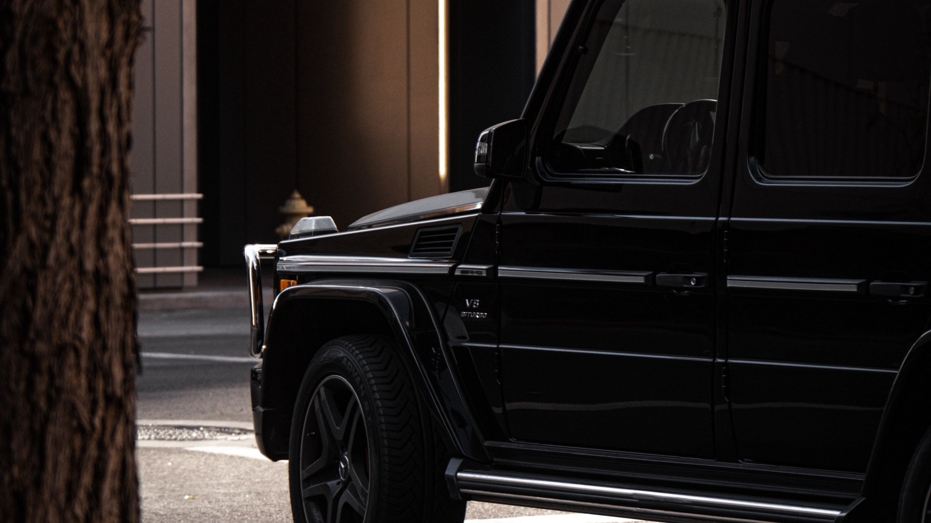 Black Mercedes-Benz G-Class parked on street HD Wallpaper
