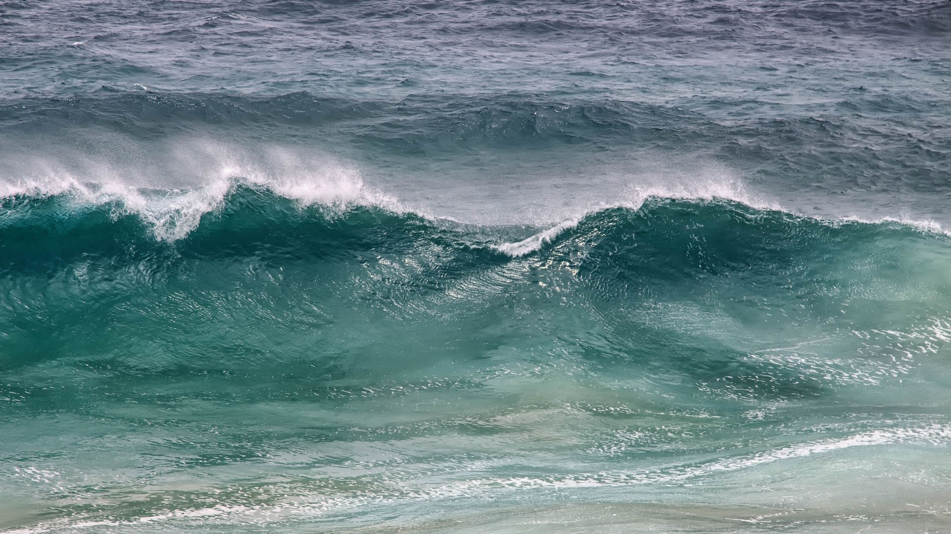 Ocean waves crashing HD Wallpaper