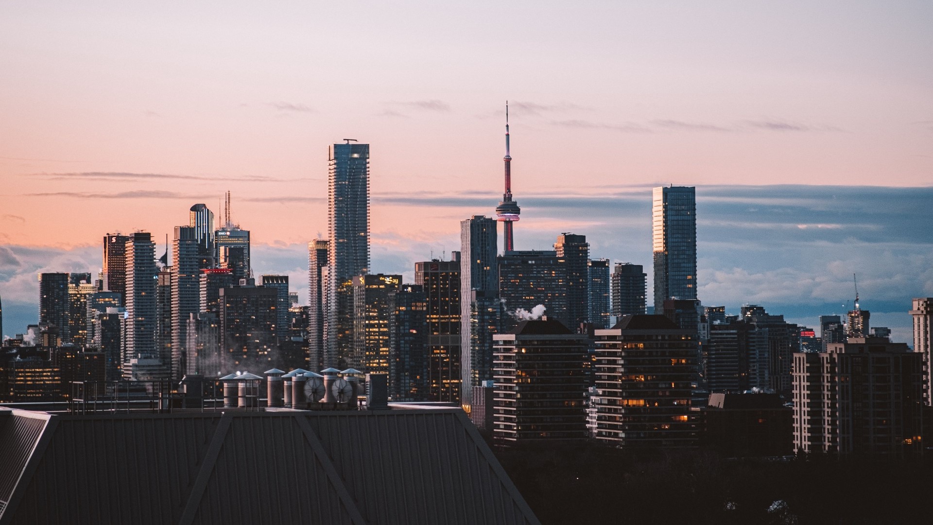 Toronto Skyline with CN Tower at Dusk HD Wallpaper