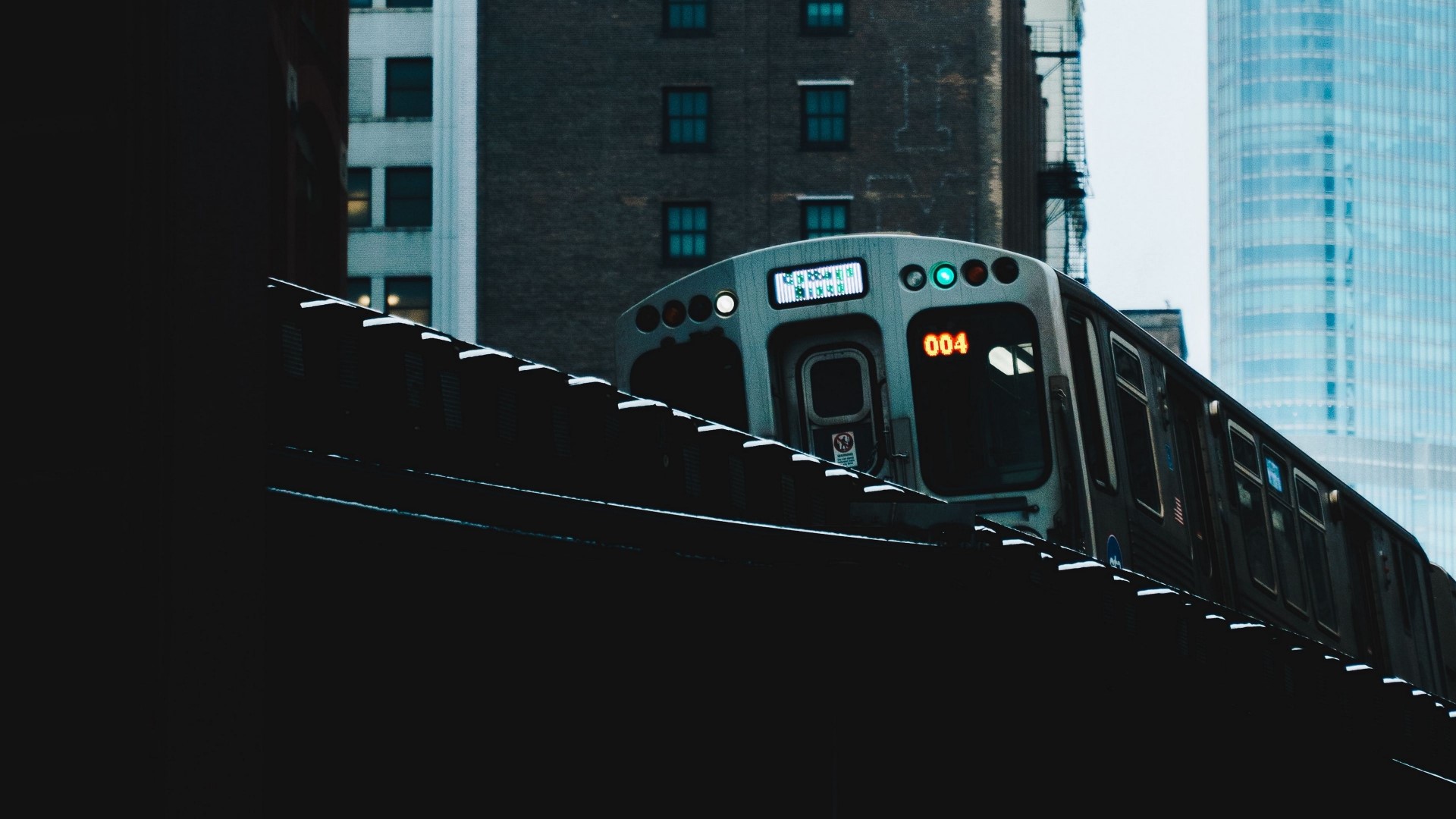 Train number 004 on elevated tracks HD Wallpaper